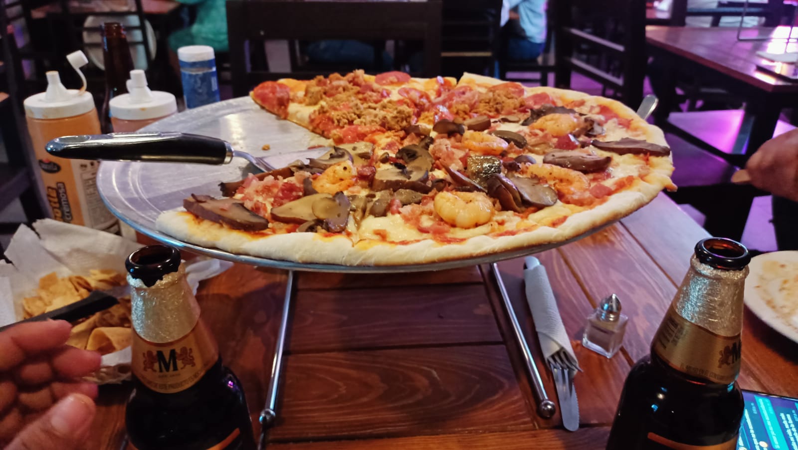 Luna's Restaurant/Bar y Pizza and Wings image 9