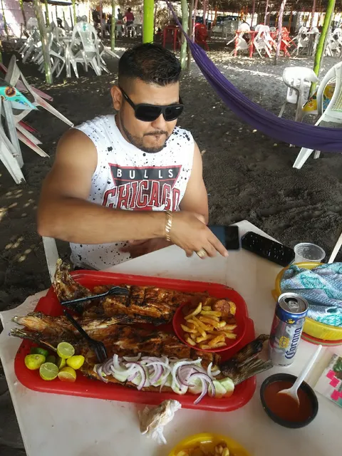 LOS DELFINES restaurant image 8