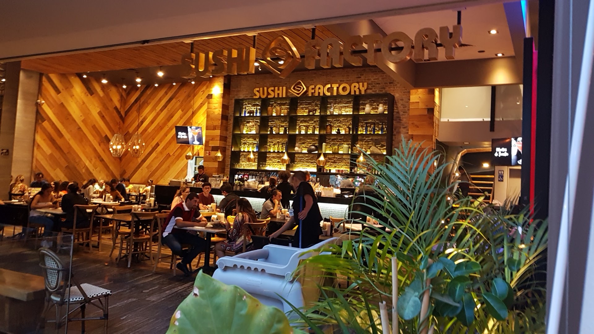 Sushi Factory image 1