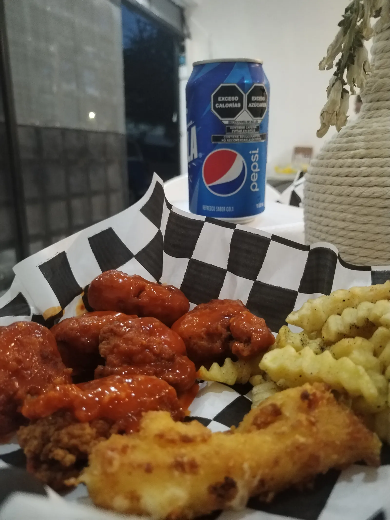 Cielo y Tierra Wings & Boneless image 6