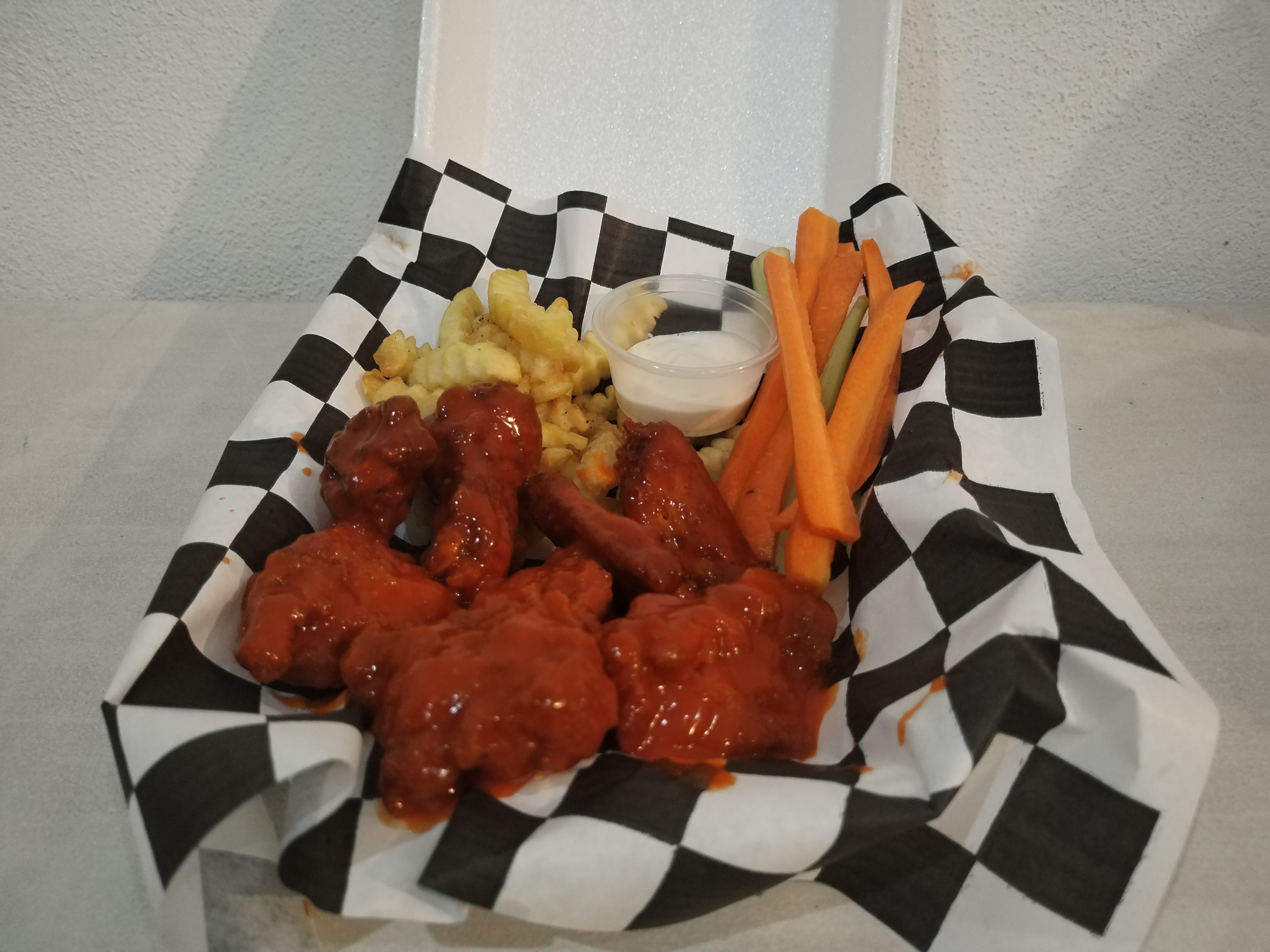 Cielo y Tierra Wings & Boneless image 7