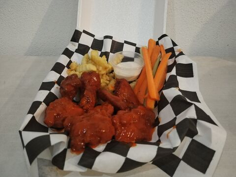 Cielo y Tierra Wings & Boneless image 7