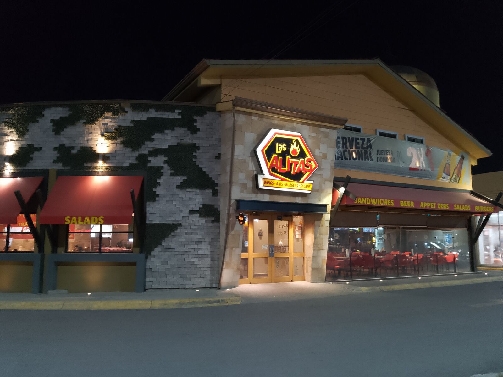 Las Alitas Concordia image 6