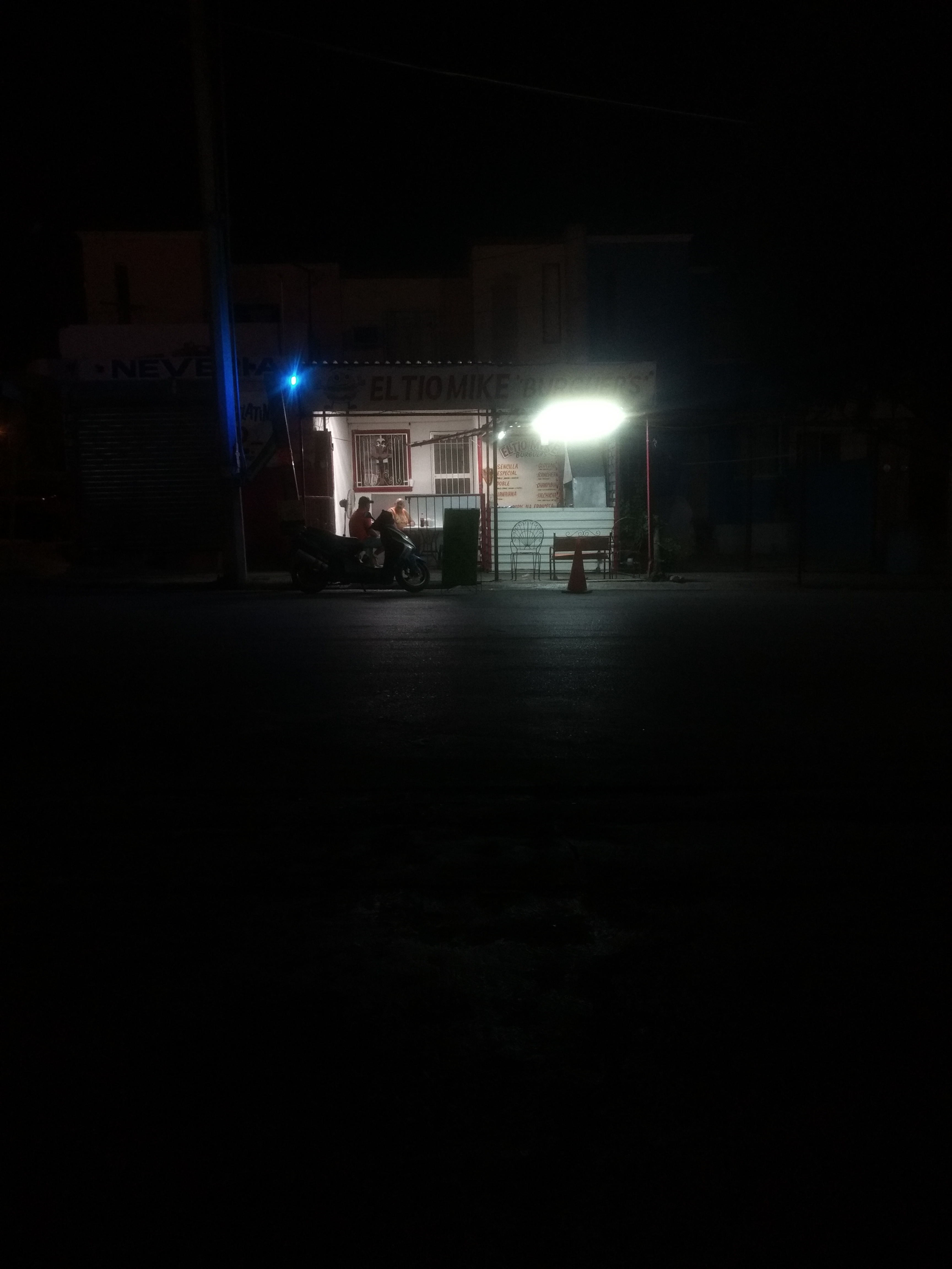 EL TIO MIKE "BURGUER'S " image 10