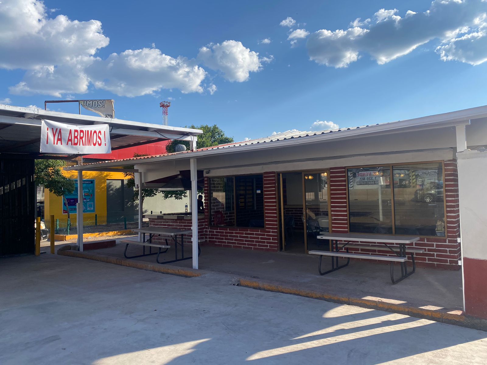 Los Compadres Asadero & Burritos image 1