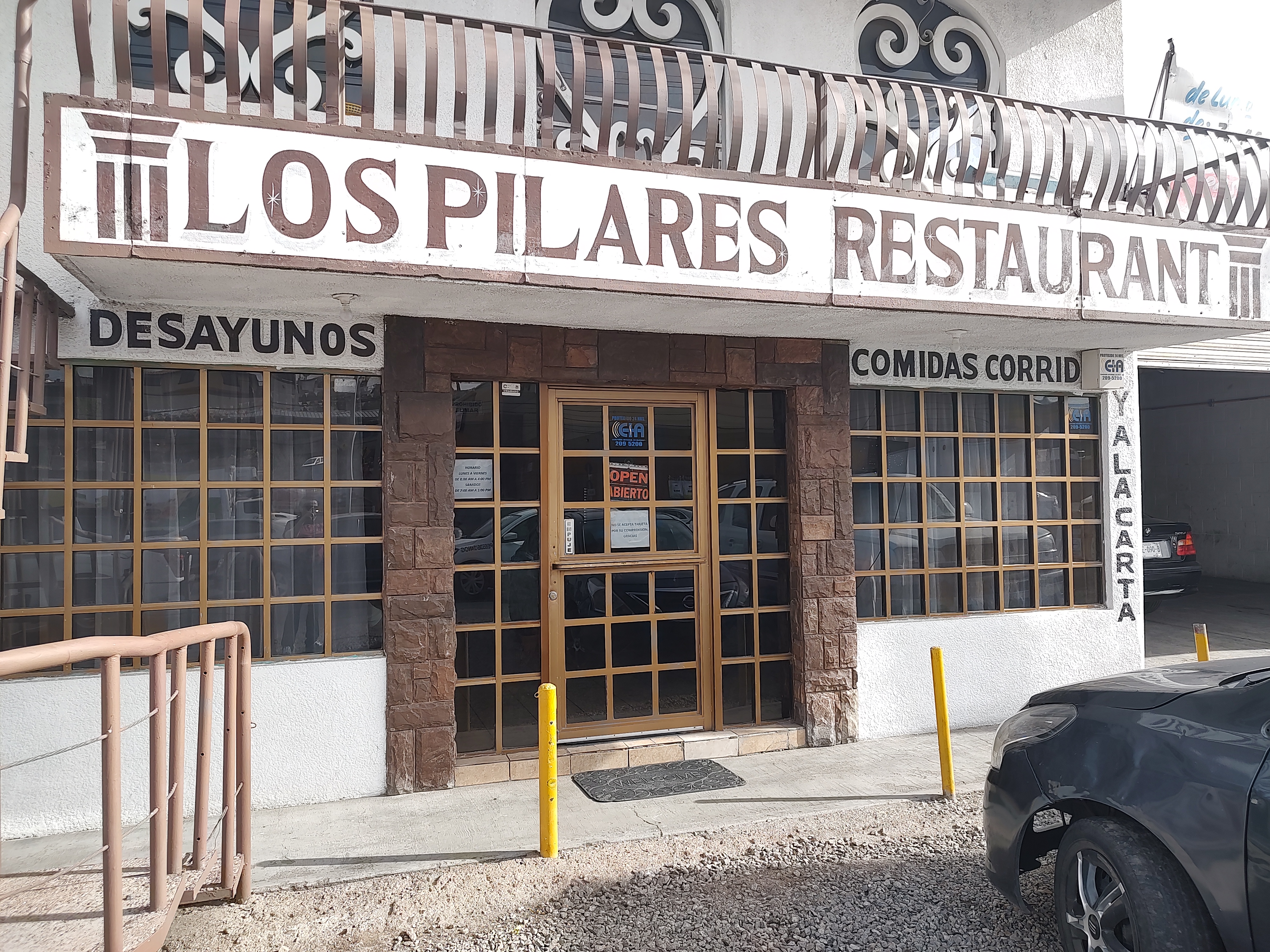 Los Pilares Restaurant image 1