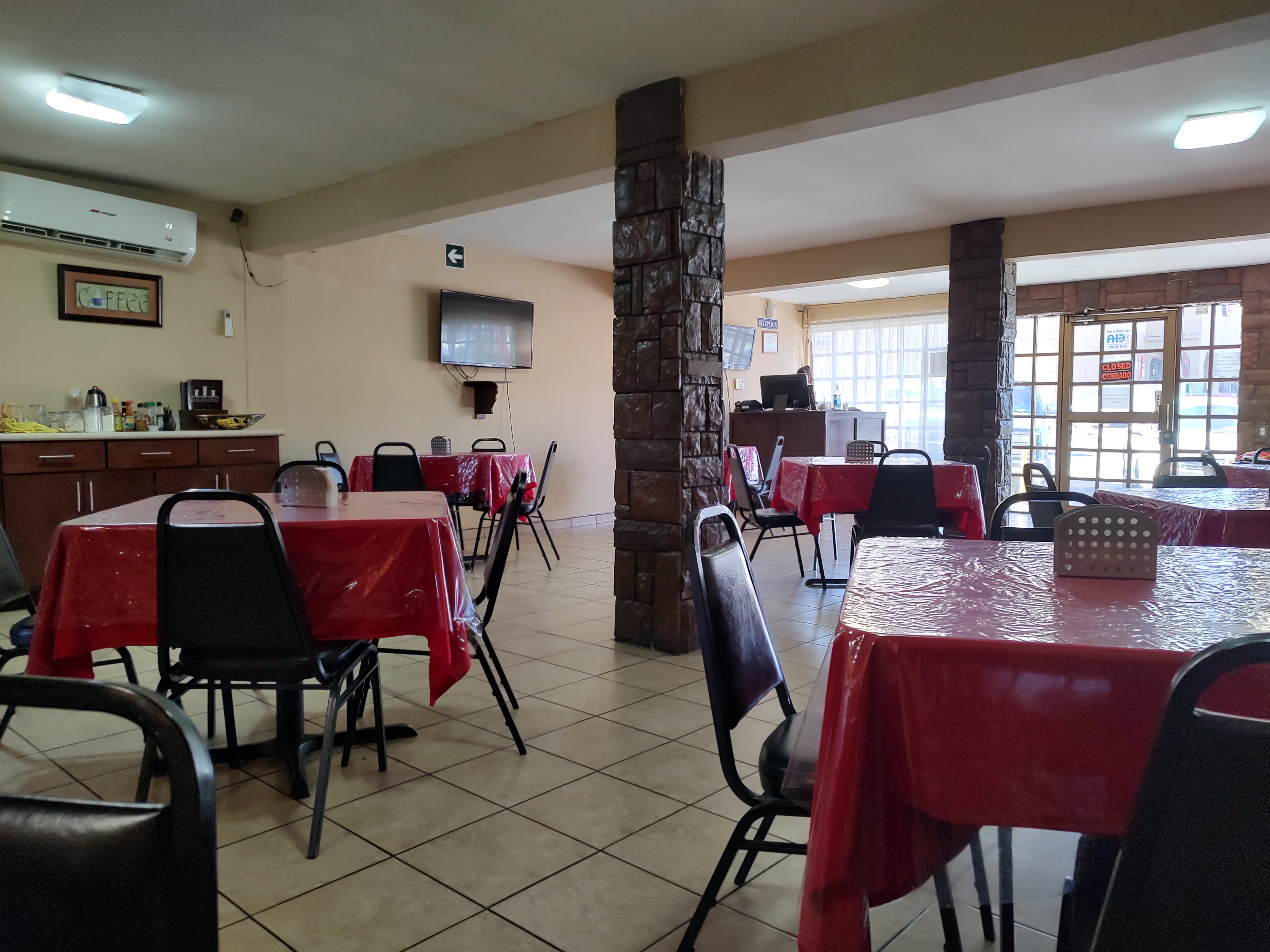 Los Pilares Restaurant image 3