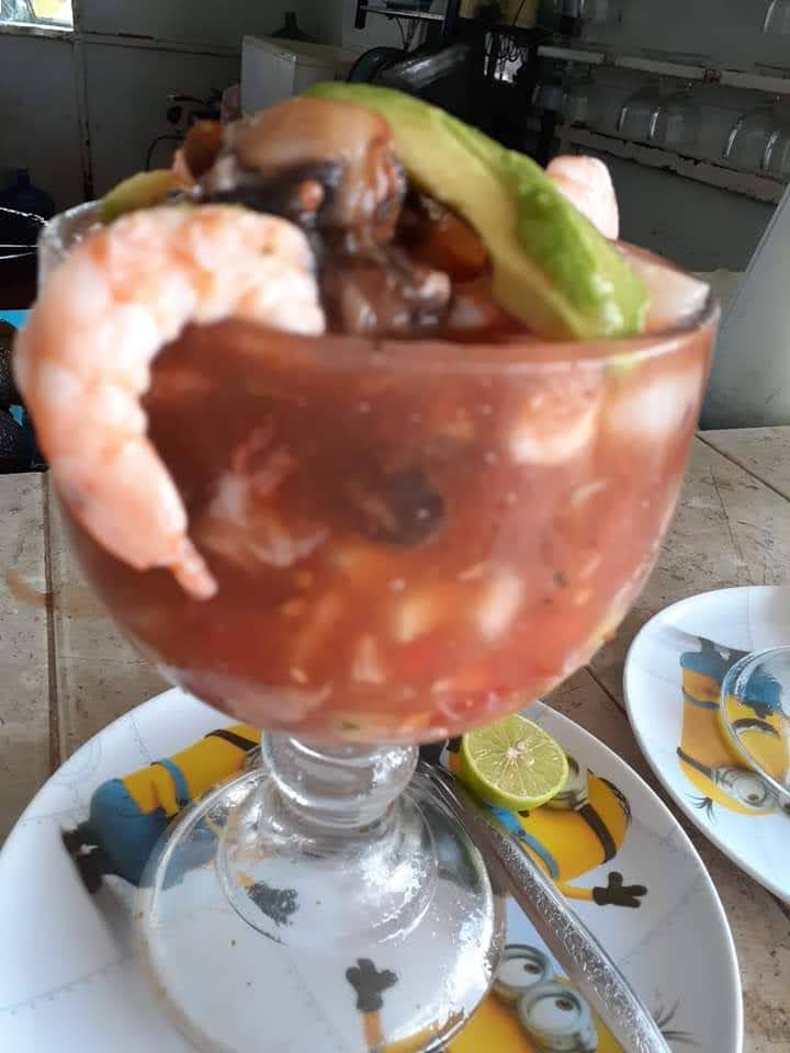 Mariscos el delfin image 4