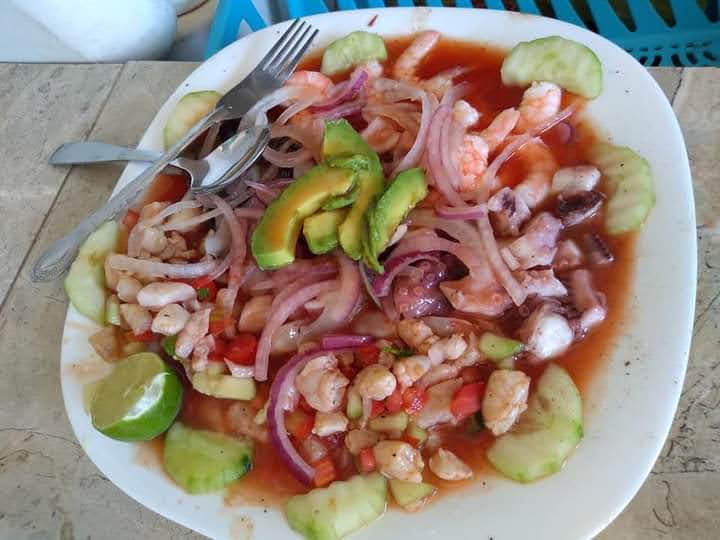 Mariscos el delfin image 7