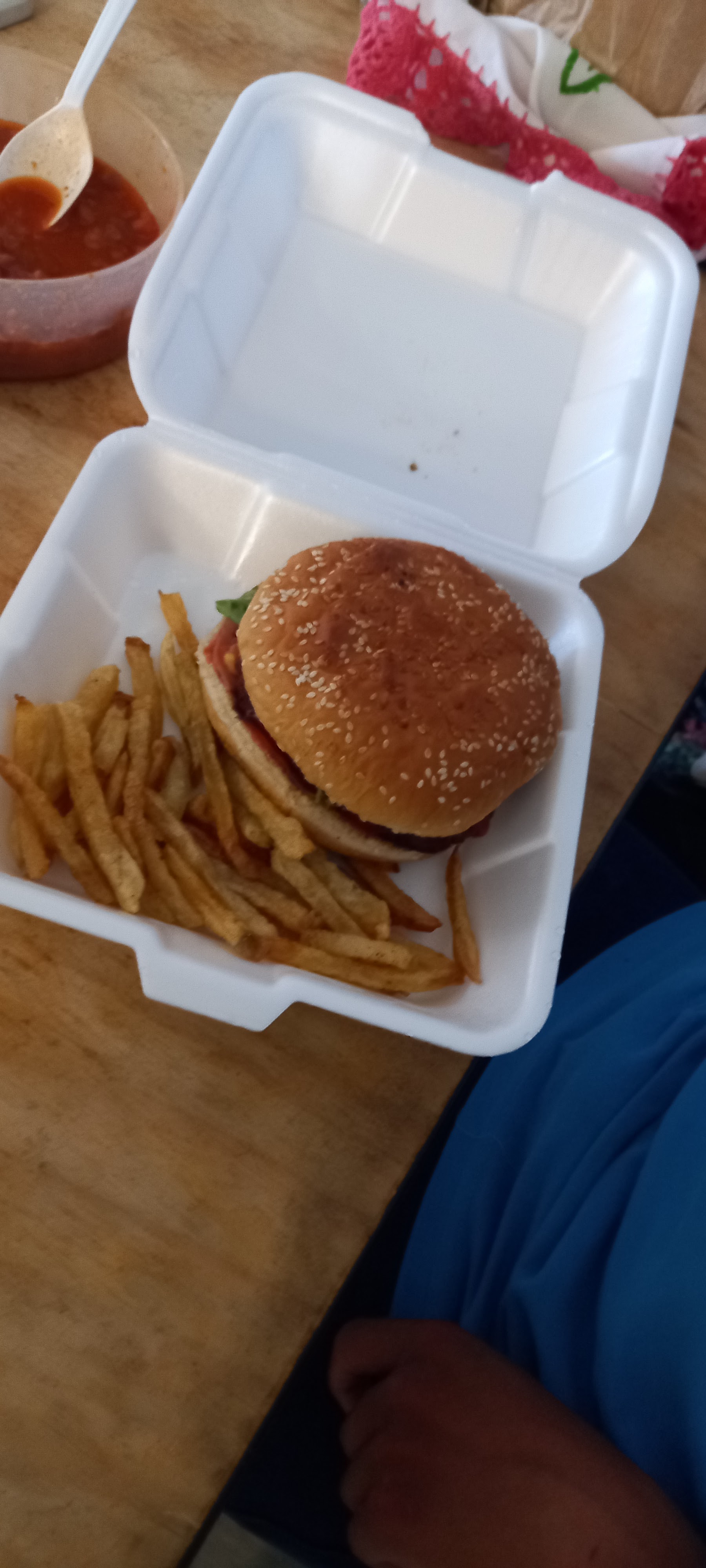 Alitas y hamburguesas El gorrión image 5