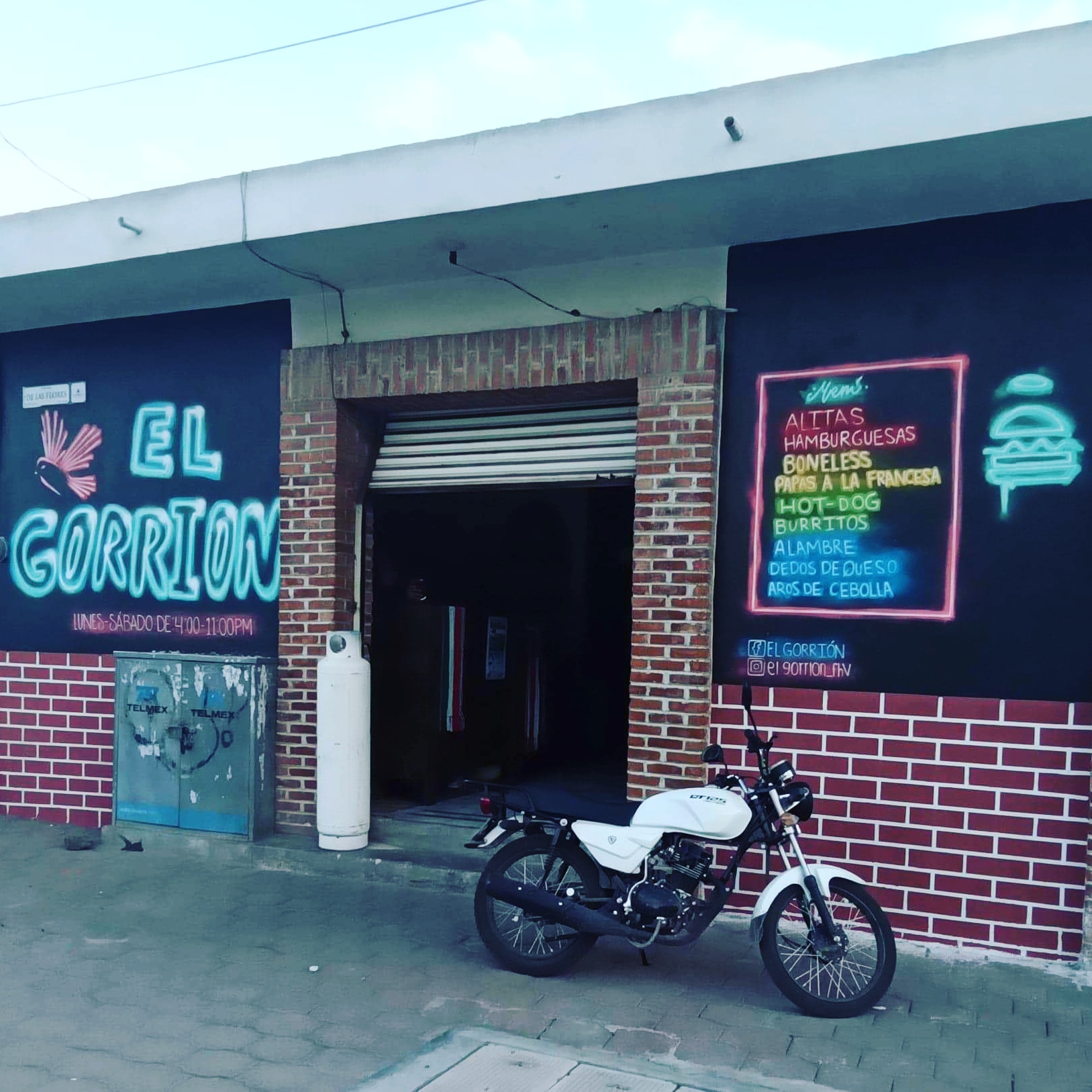 Alitas y hamburguesas El gorrión image 6