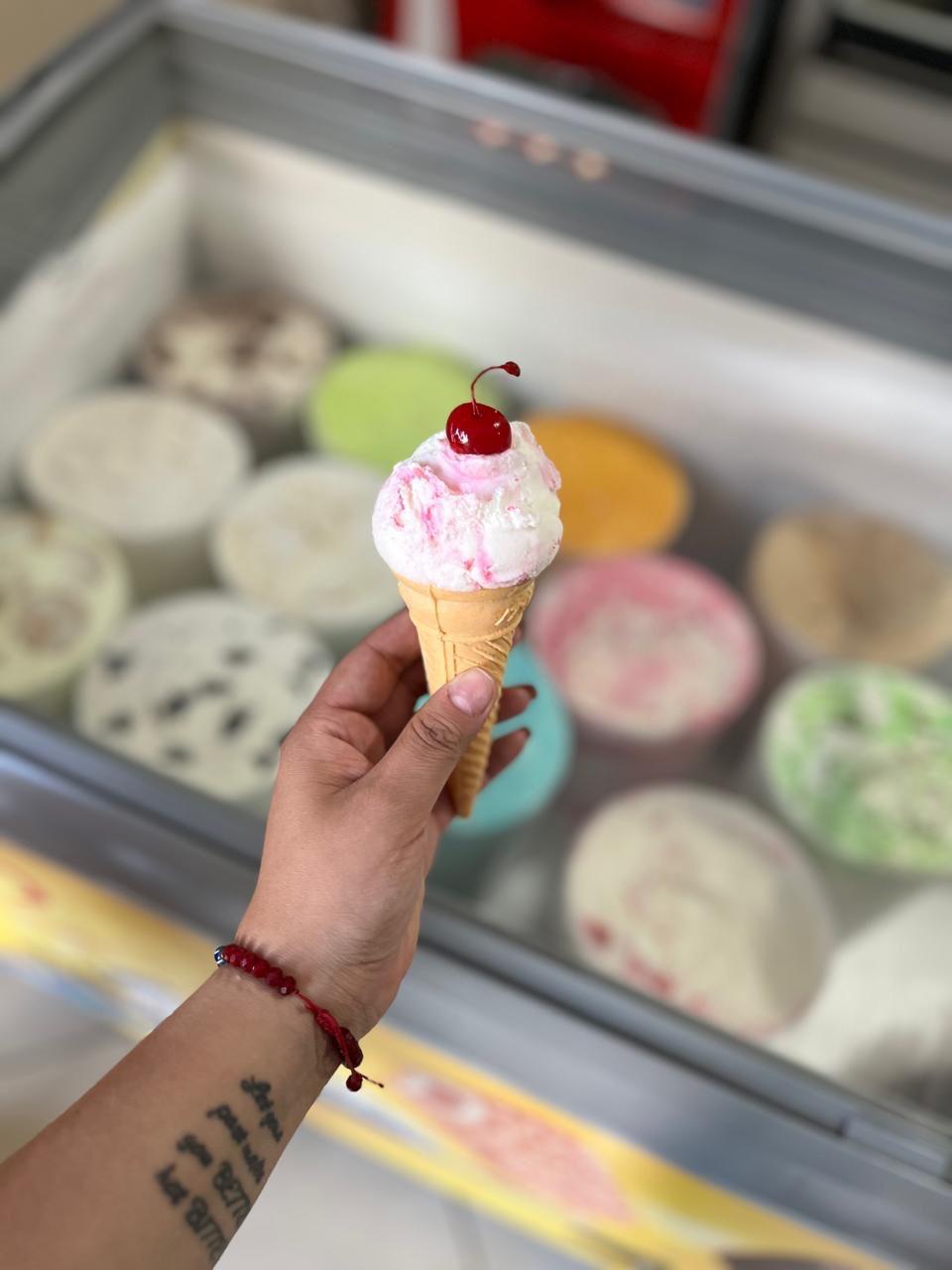 Paleteria y cafetería saturno image 2