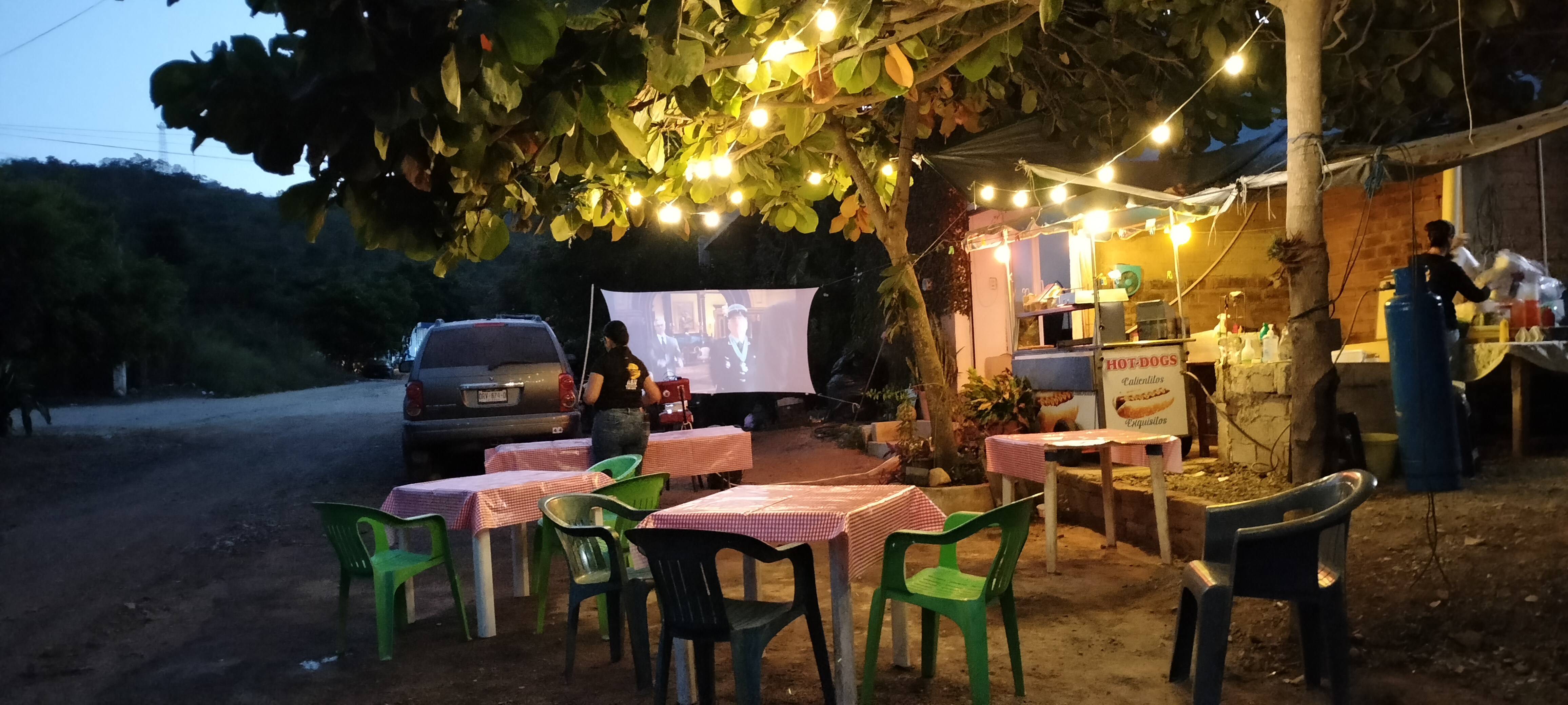 A&V hamburguesas y hotdogs image 1