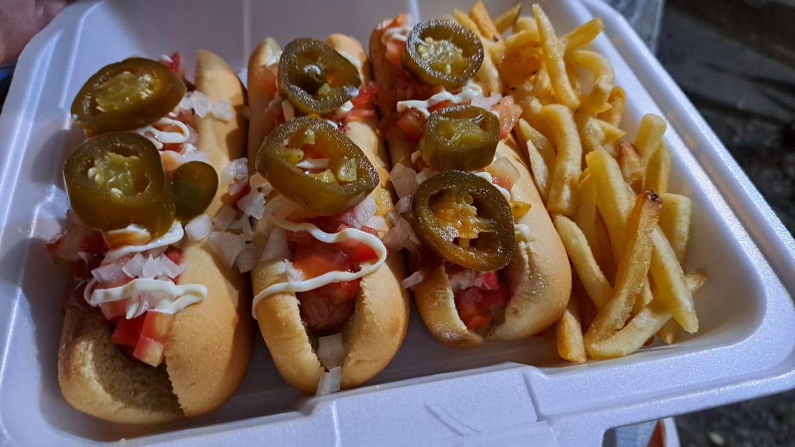 A&V hamburguesas y hotdogs image 2