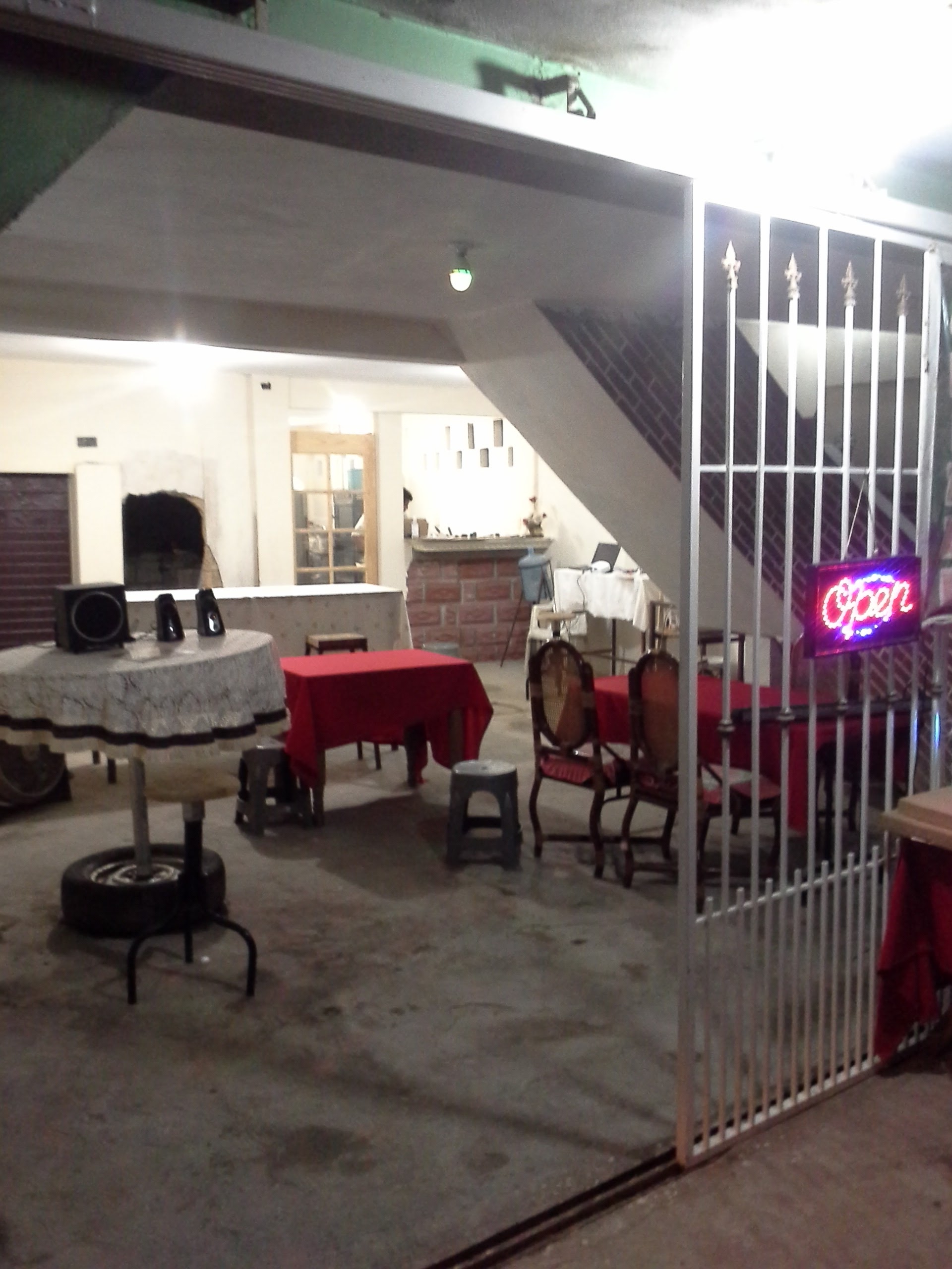 Alexis And Sophis Pizzas image 1