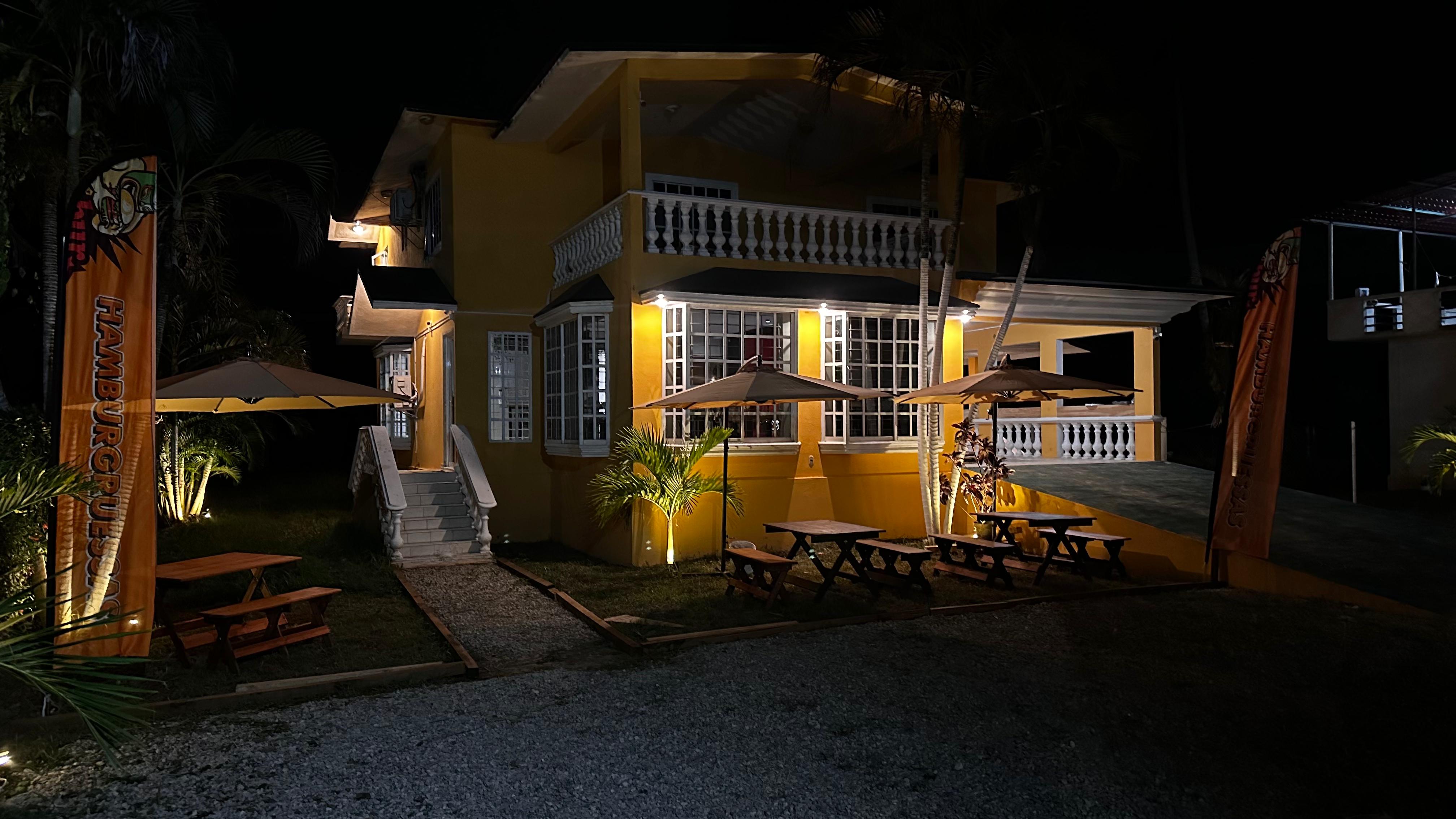 Las Hamburgruessas image 3