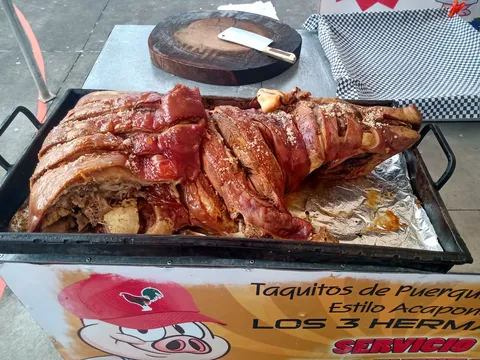 Tacos de puerquito al horno Los 3 Hermanos image 1