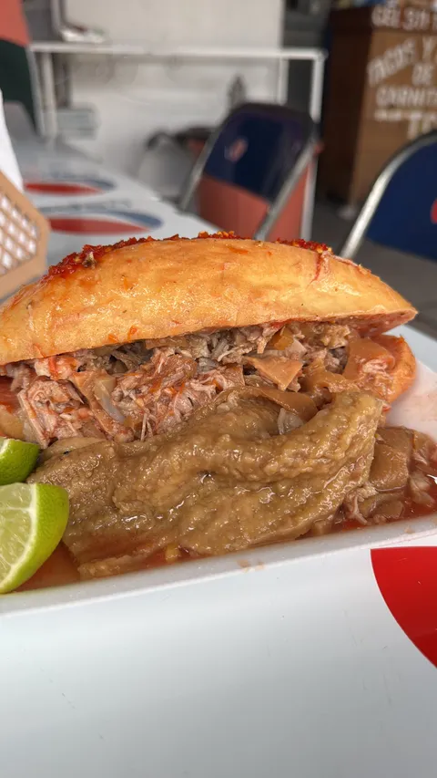 Tacos de carnitas Beto's image 2
