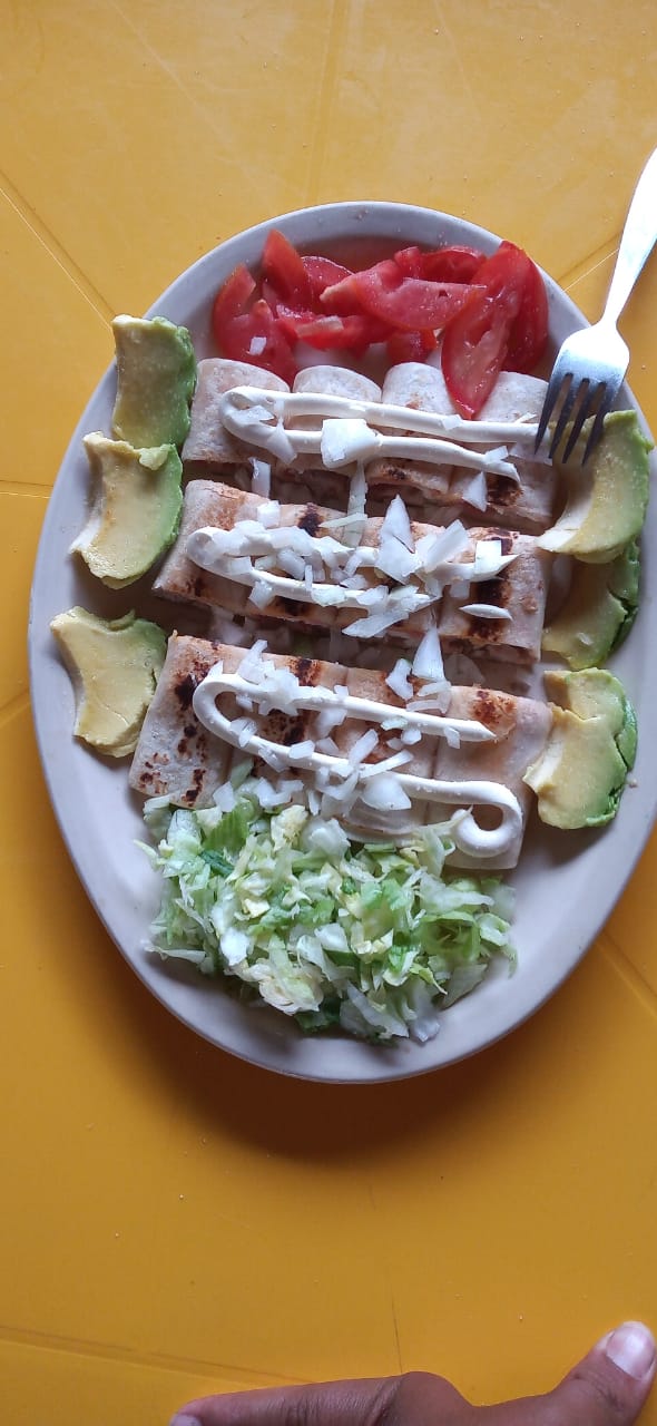 Super C loncheria y pollos image 6