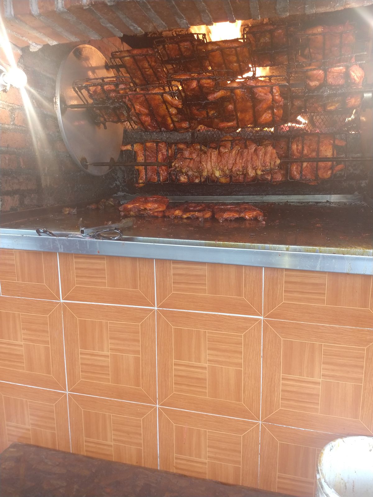 Pollos a la leña image 2