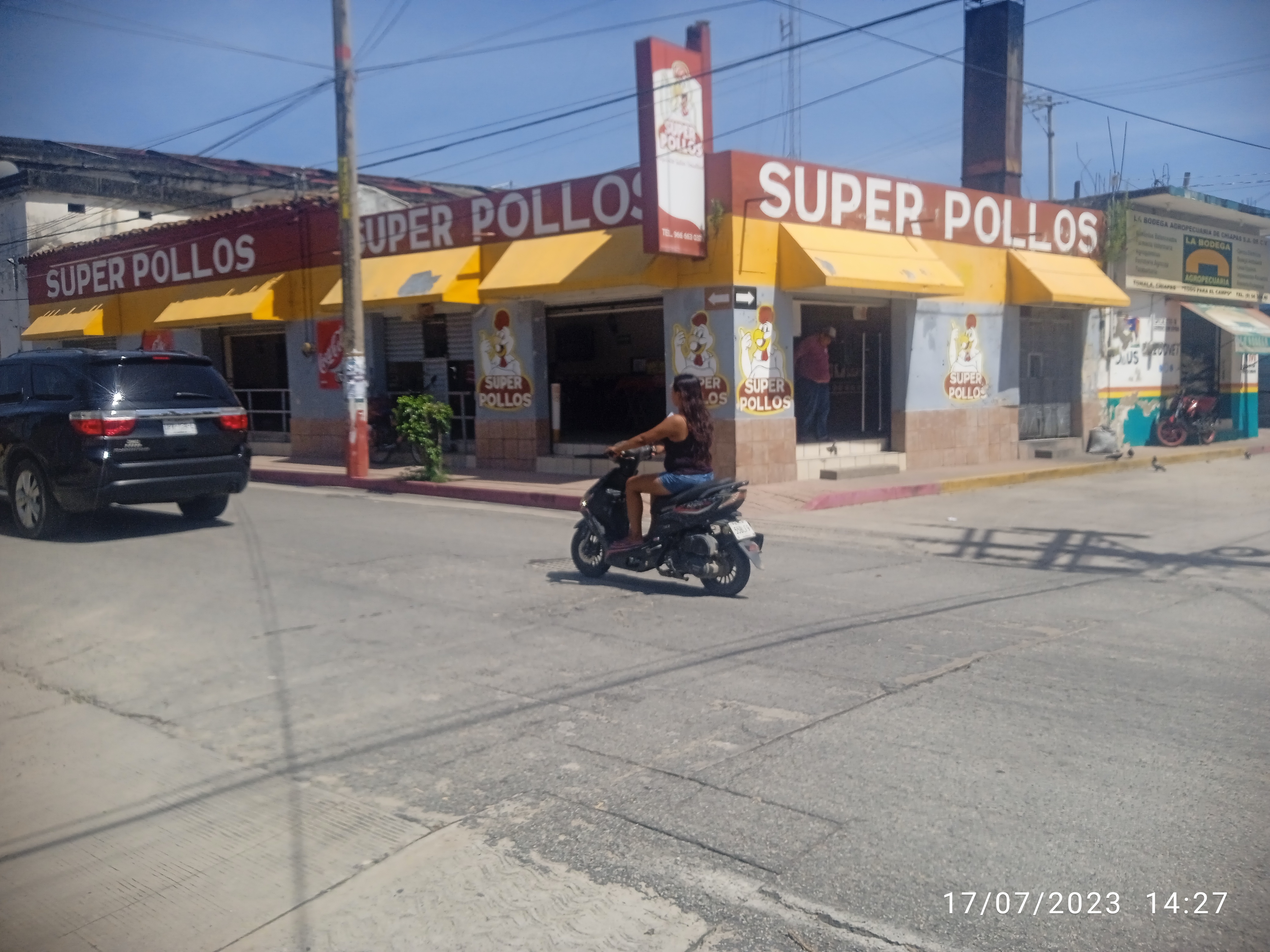 Super Pollos image 5