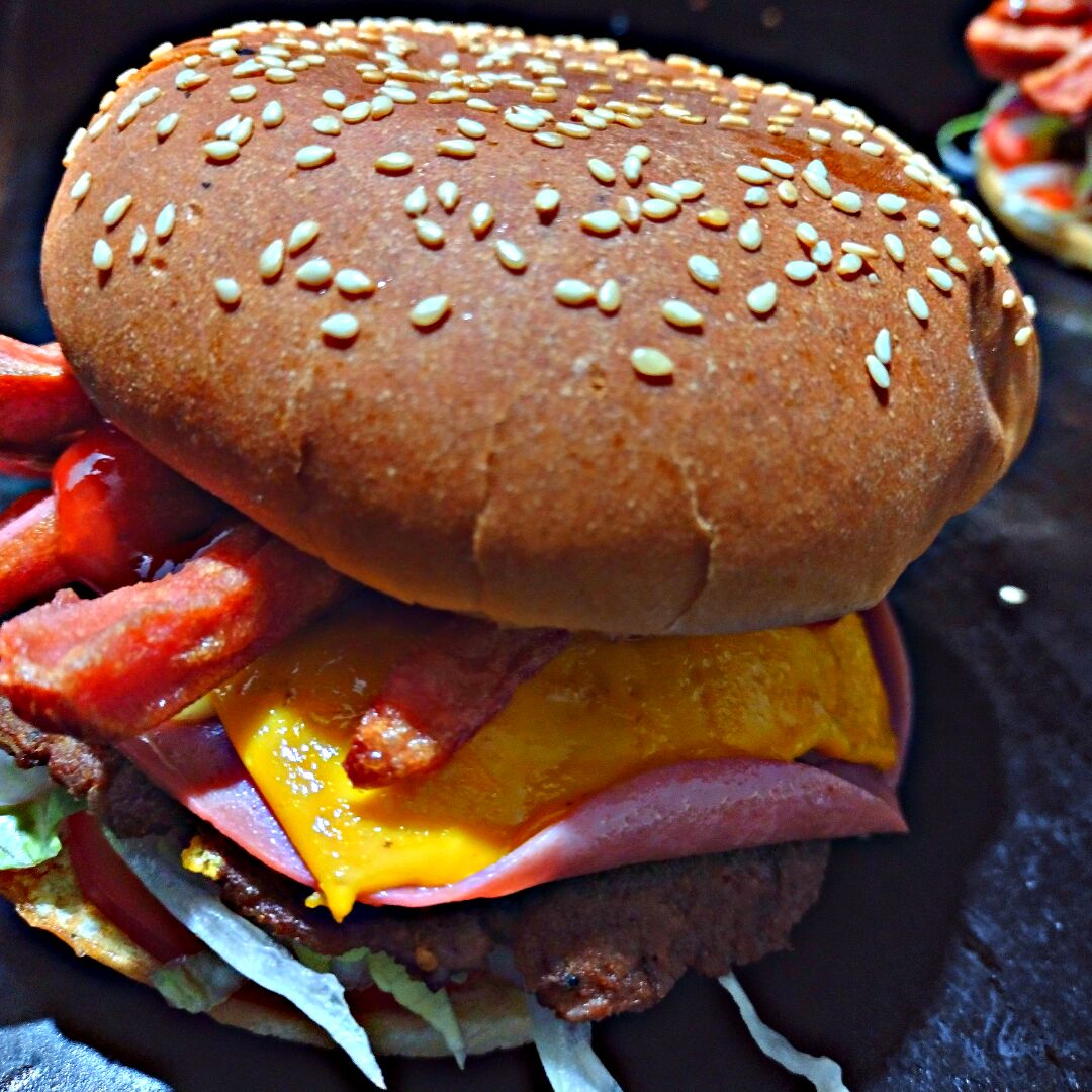 MONCHIS. image 2