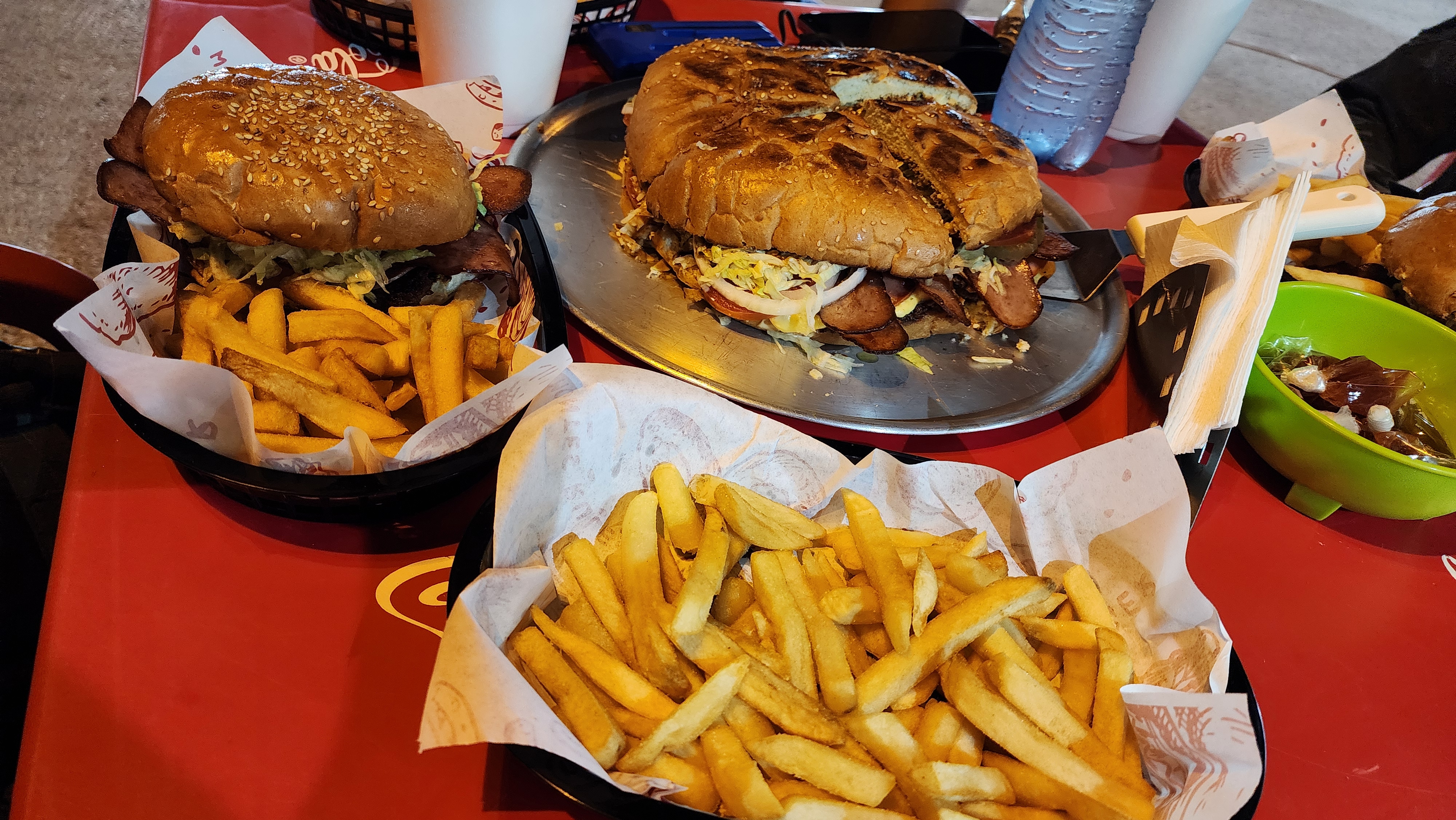 Hamburguesas Montes image 4