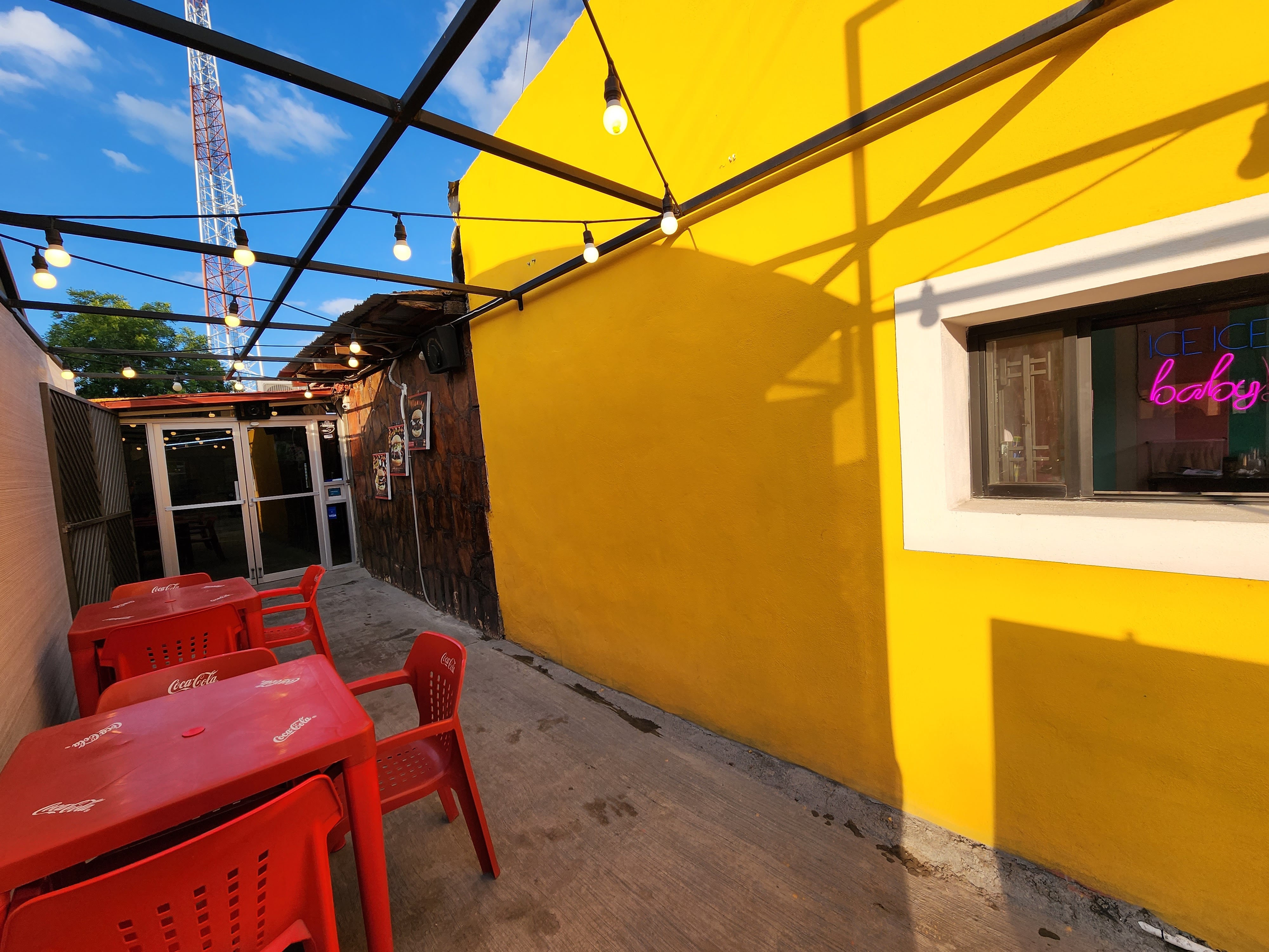 Hamburguesas Montes image 5