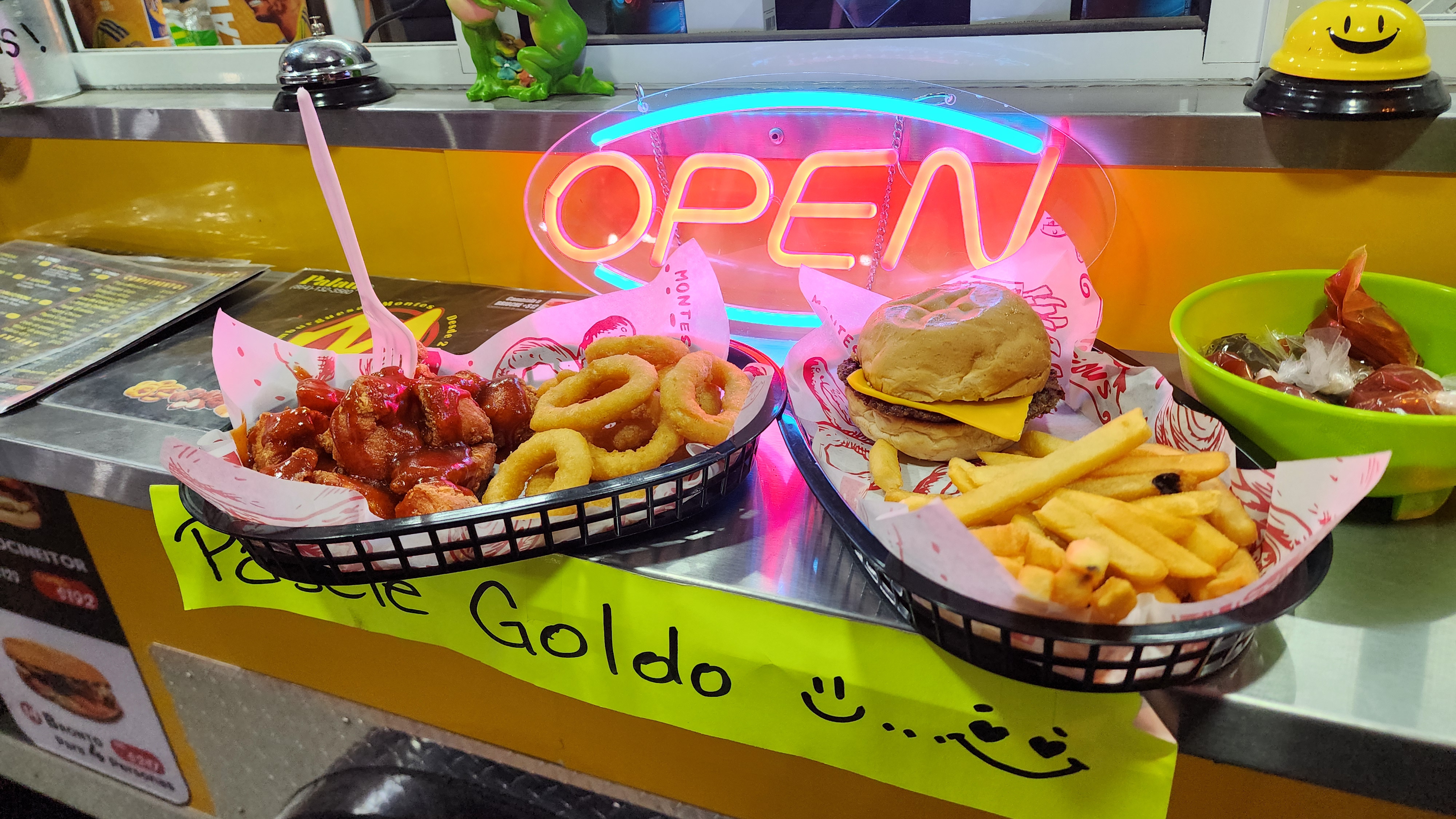 Hamburguesas Montes image 7