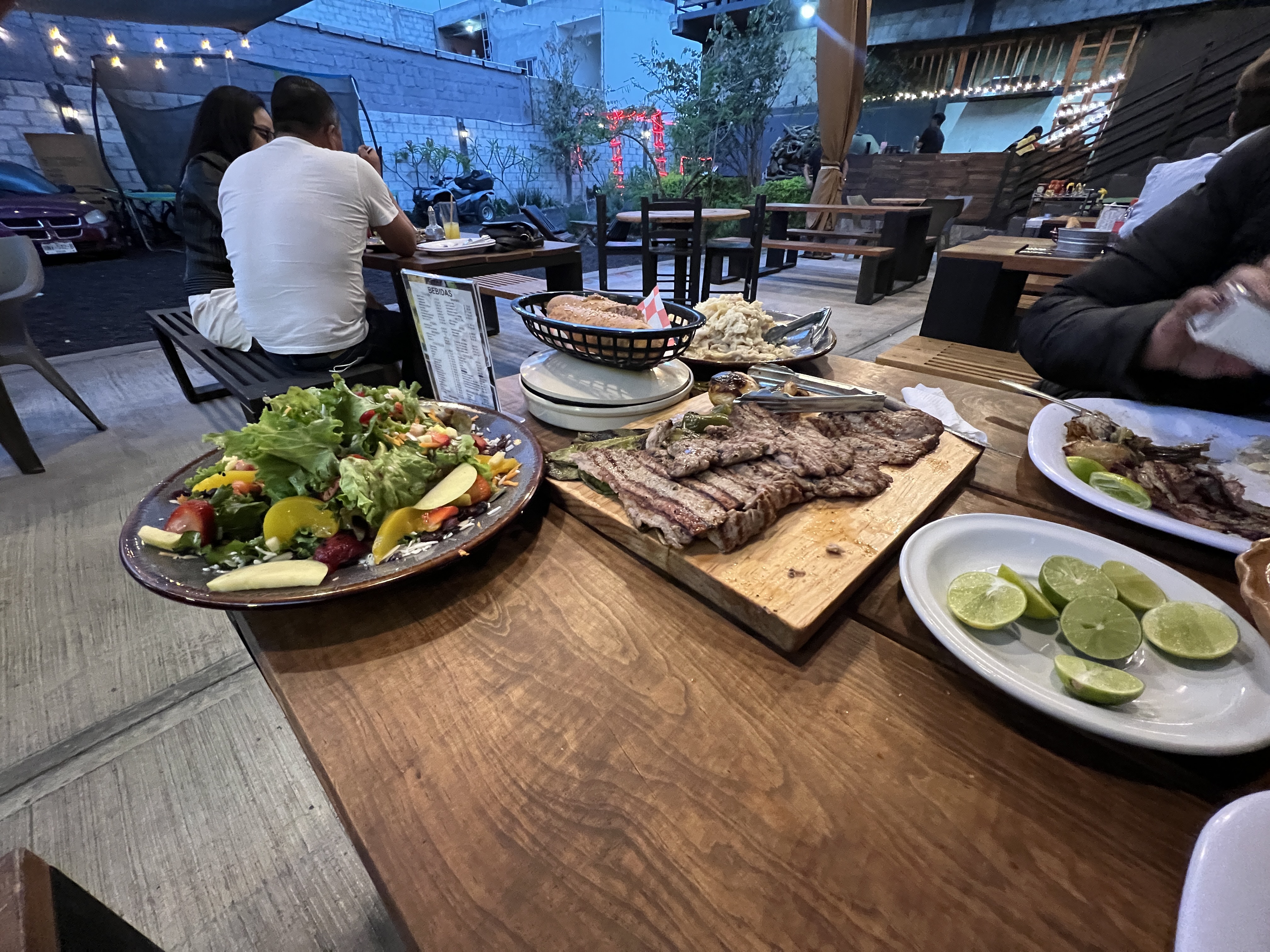 HäHä Bistró image 3