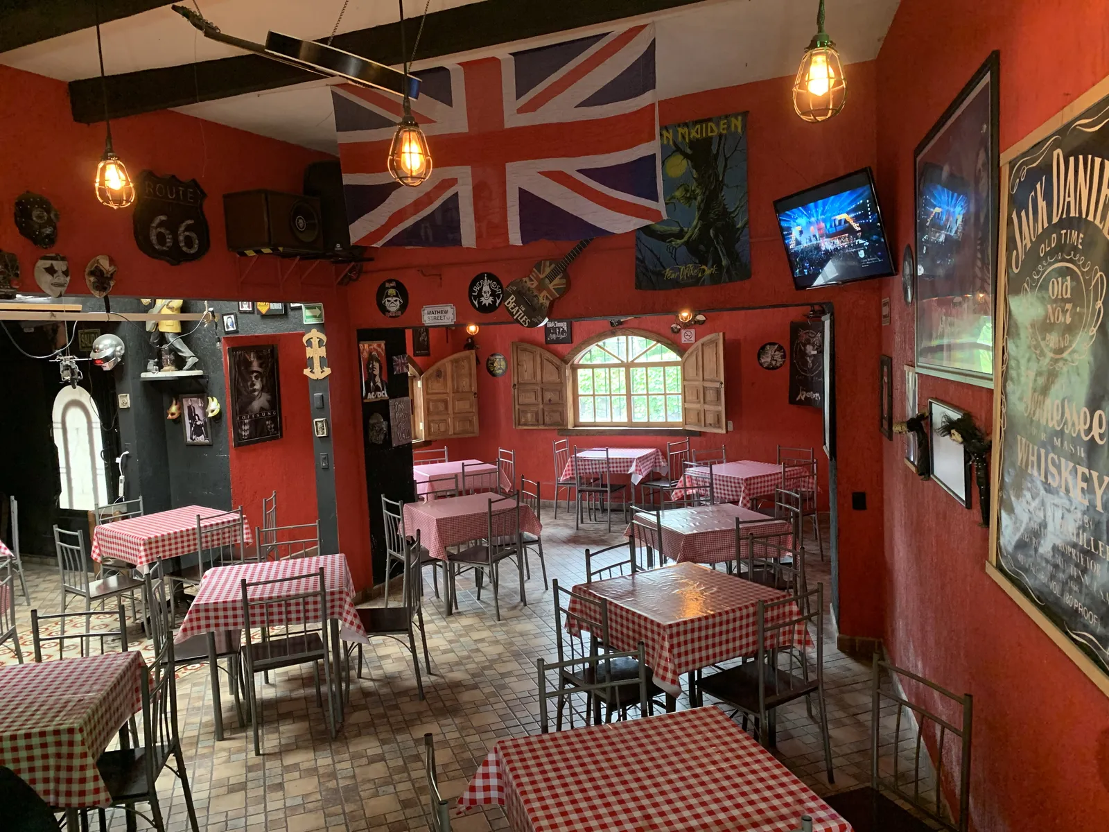 Metal Rose Kafe image 3