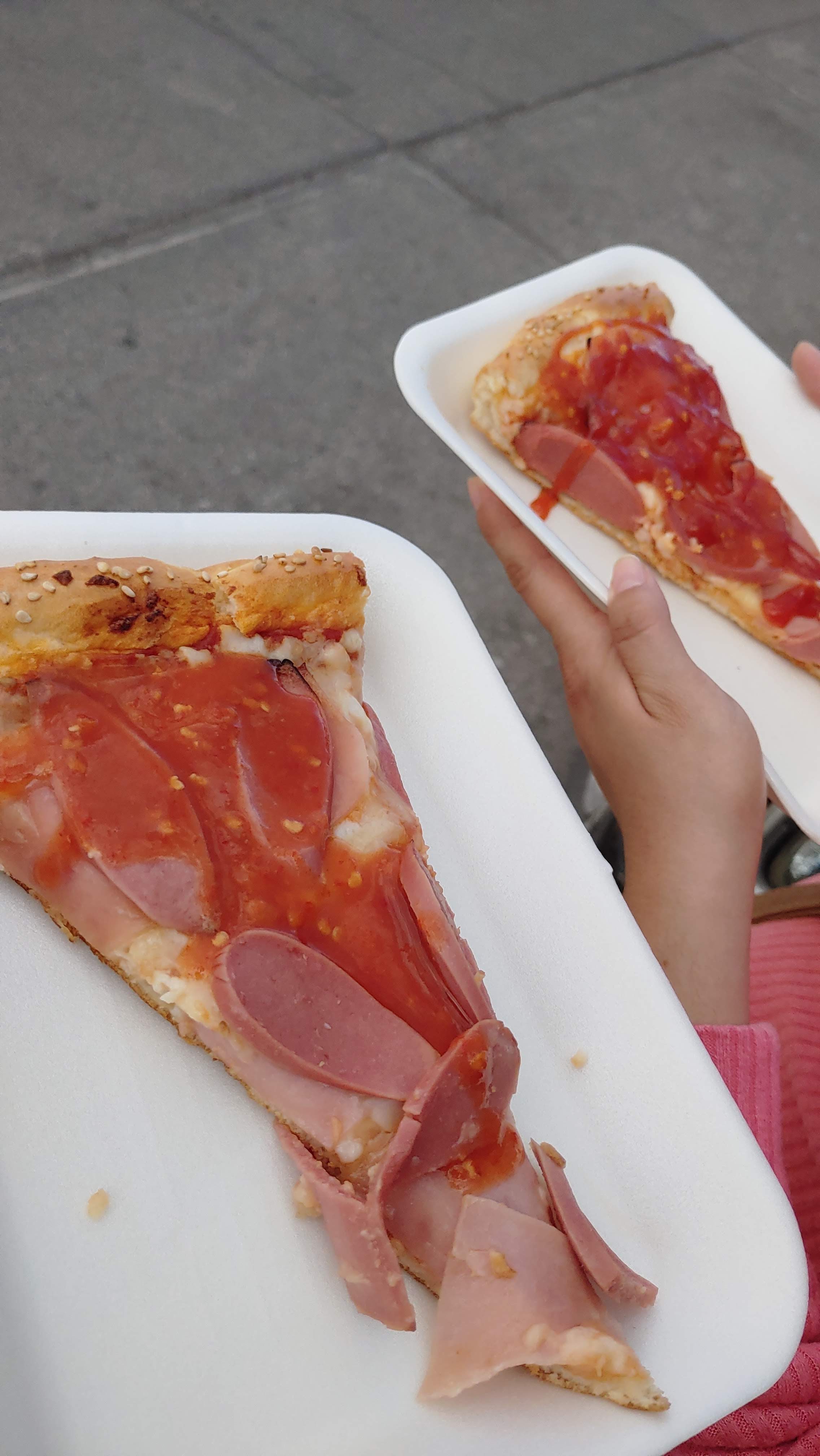 Gueros Pizza image 9