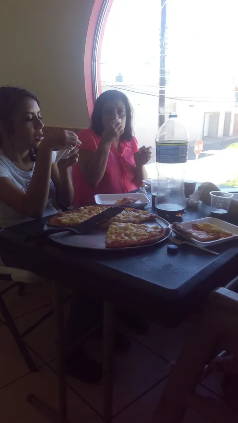 Dinos Pizza image 4