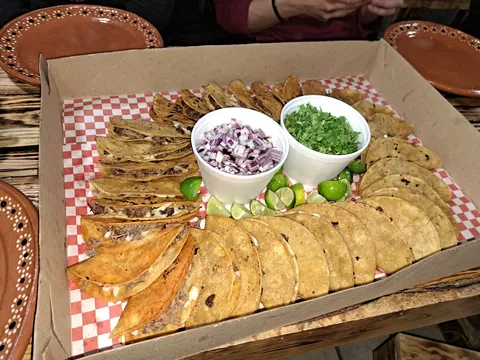 Birrieria saenz image 2