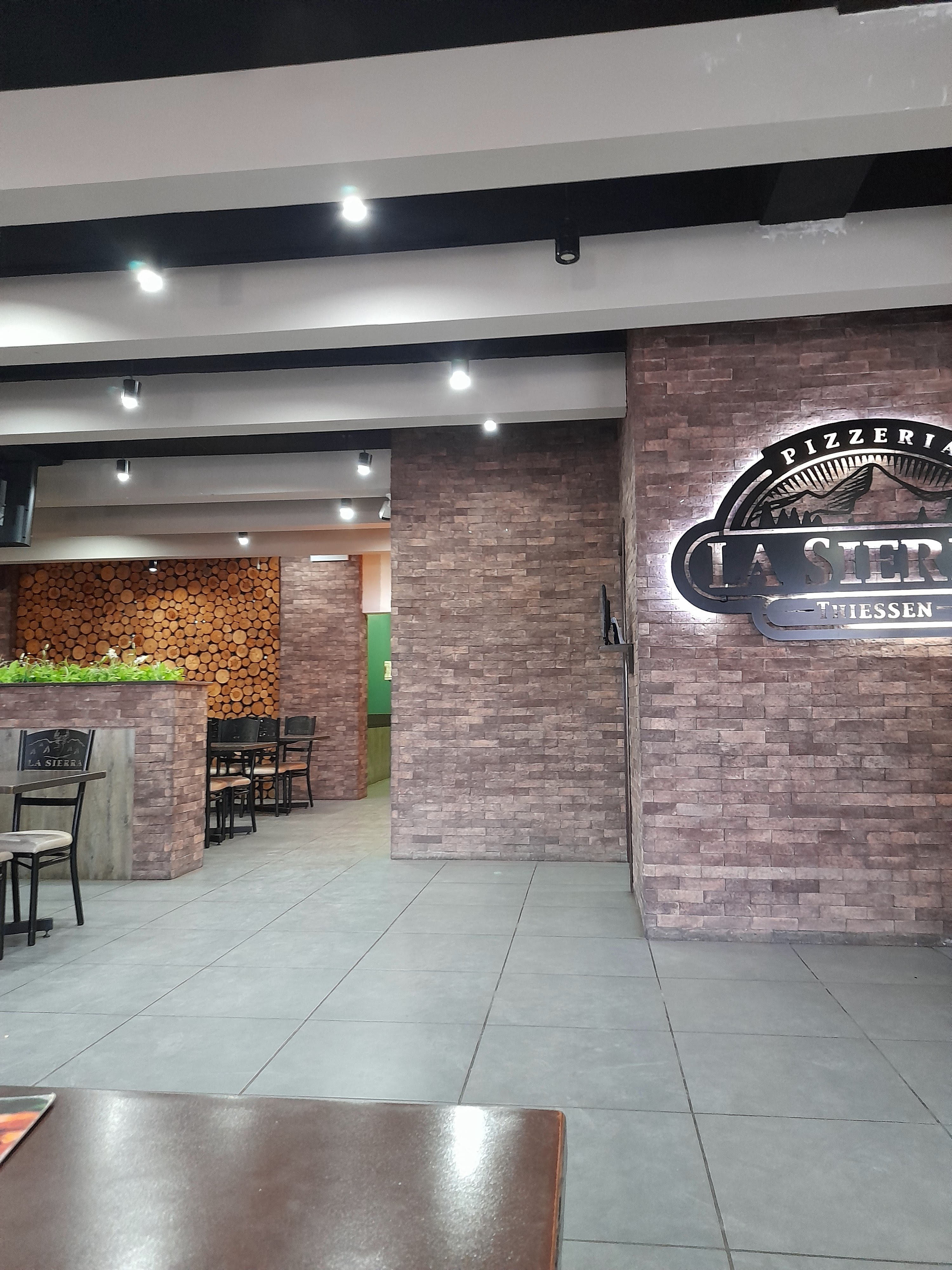 Pizzeria La Sierra image 6