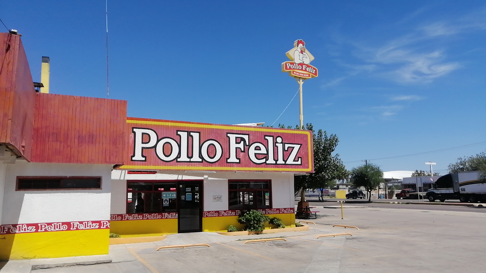 El Pollo Feliz image 1