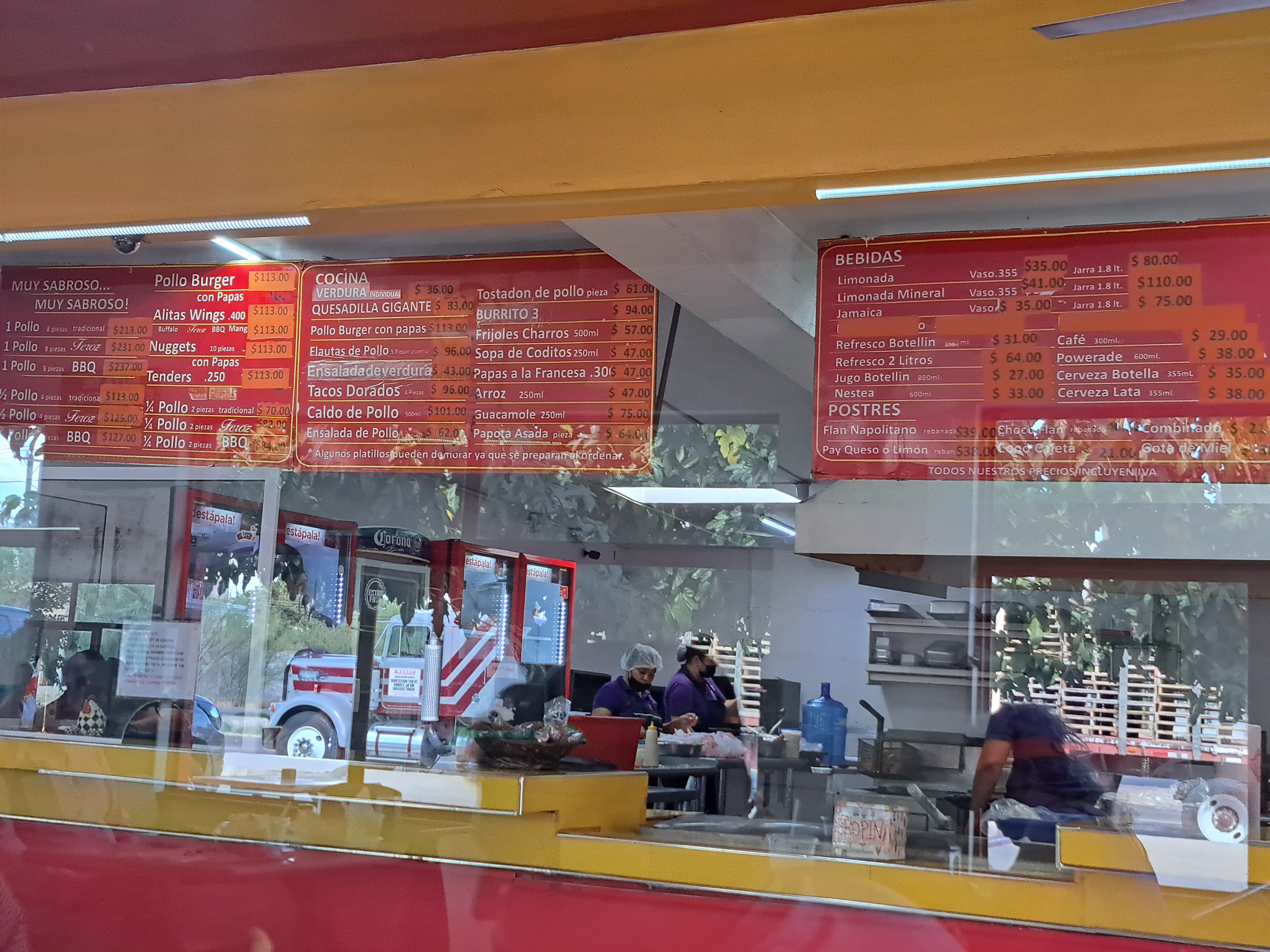 El Pollo Feliz image 3