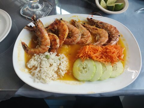 El Tiburón Marisqueria image 2