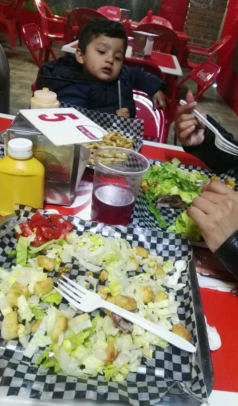 Mora Burger image 5