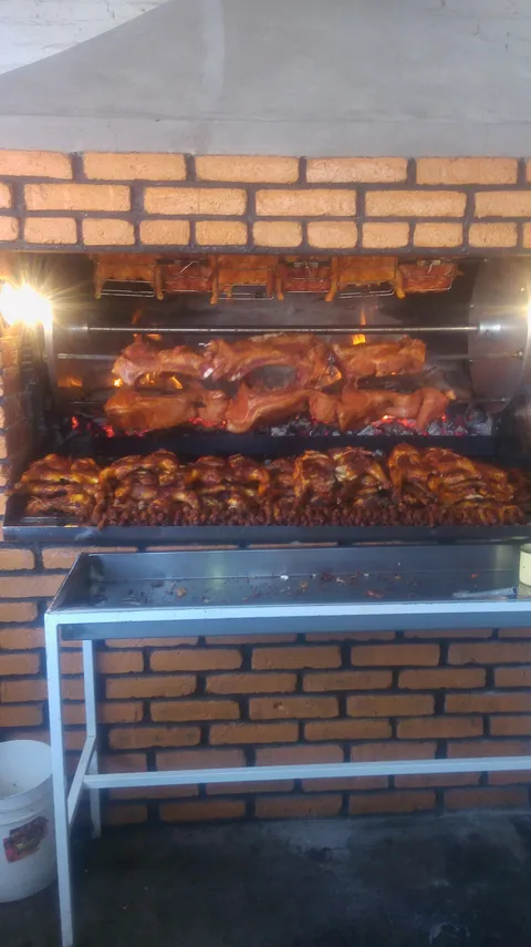 Pollos A La Leña 4 Caminos image 1