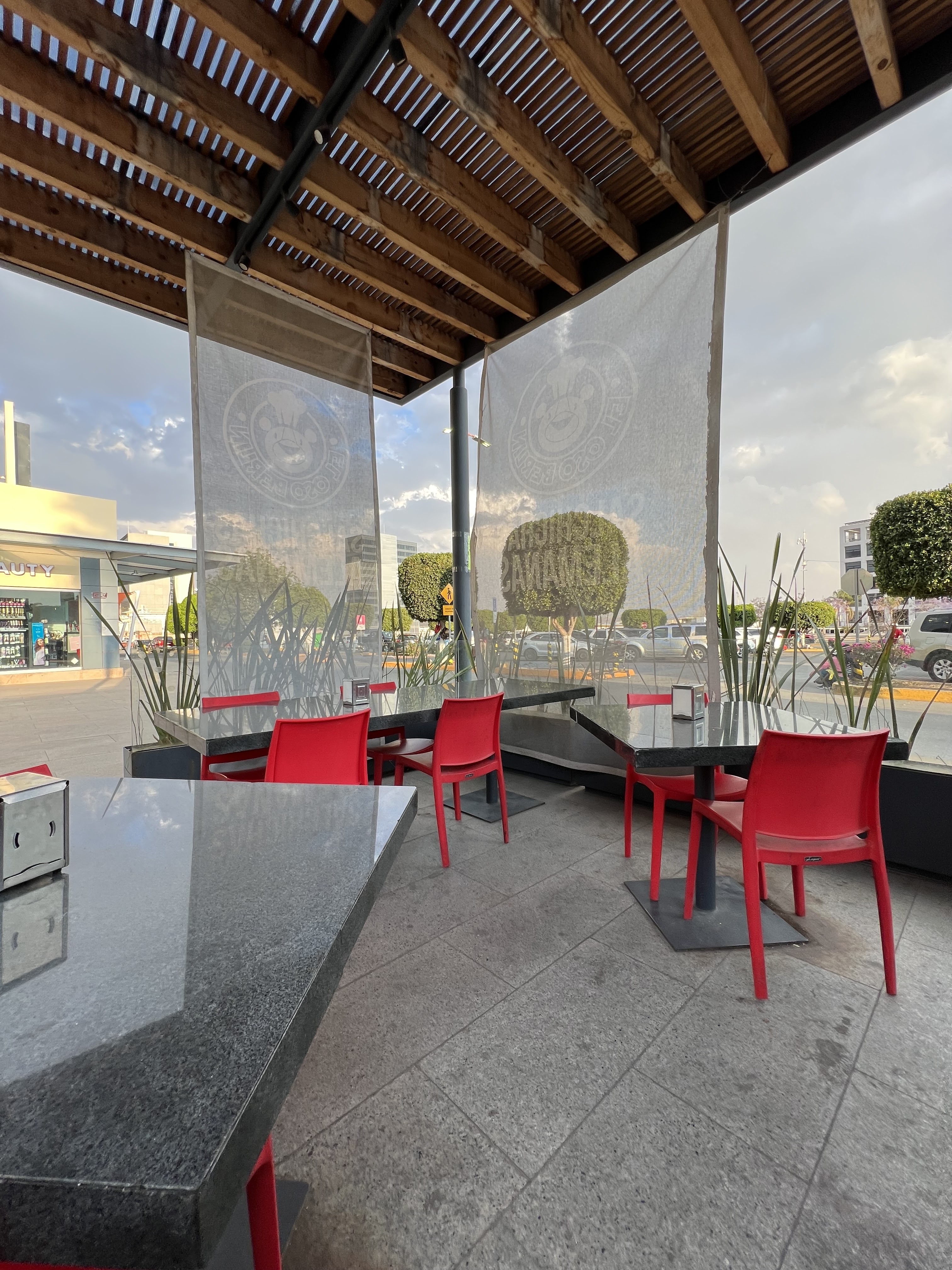 El Oso Berlin image 9