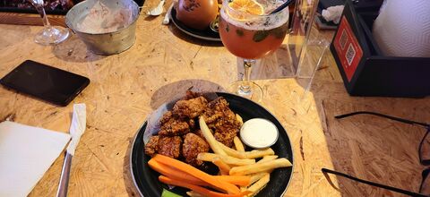 Las Alitas image 2