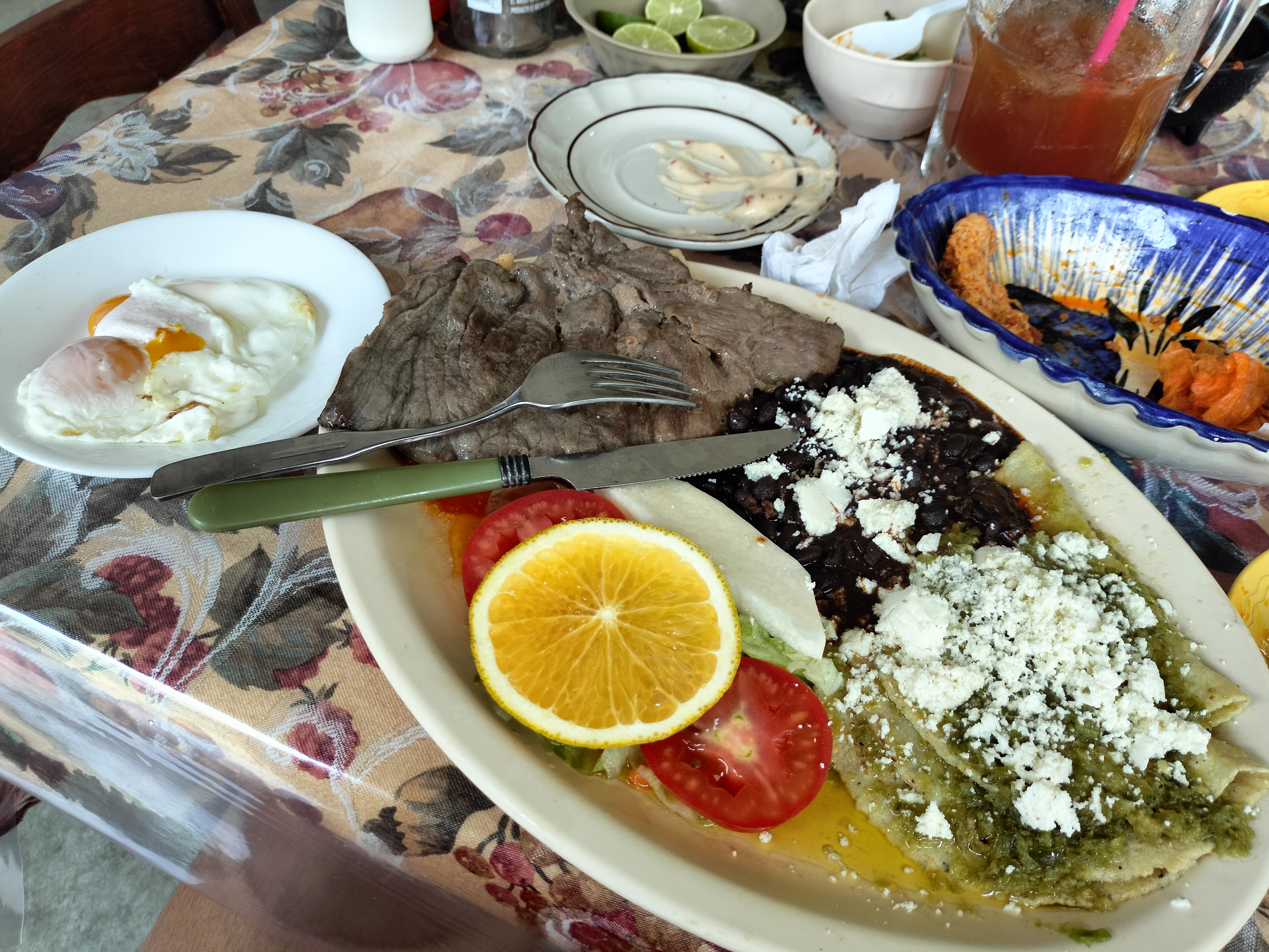 Restaurante De Carnes Y Mariscos "La Guera" image 1
