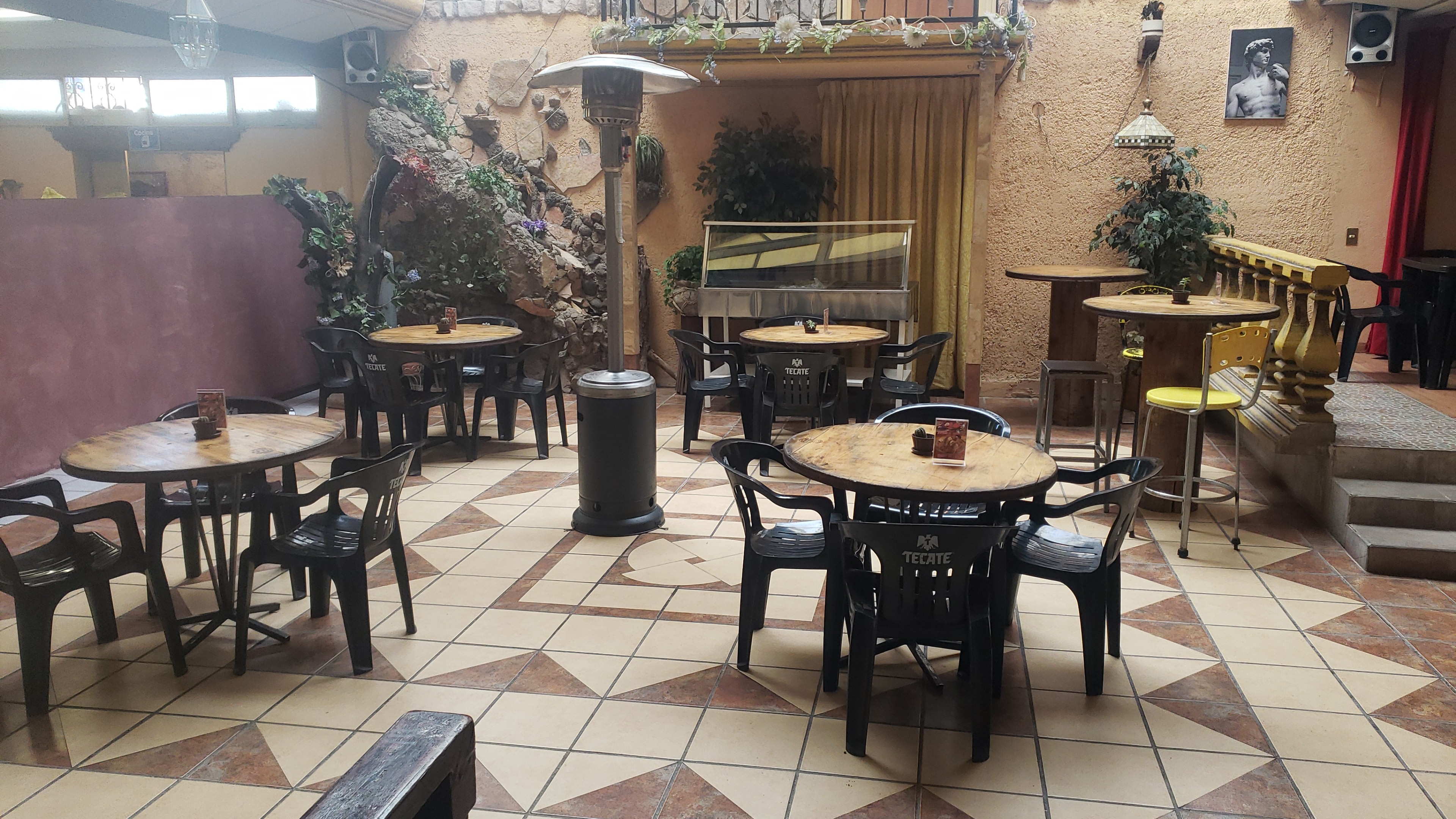 Hugo's Restaurante & Bar image 4