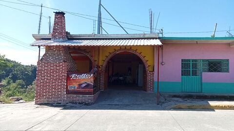 Pollos y costilla ahumadas "La fogata" image 2