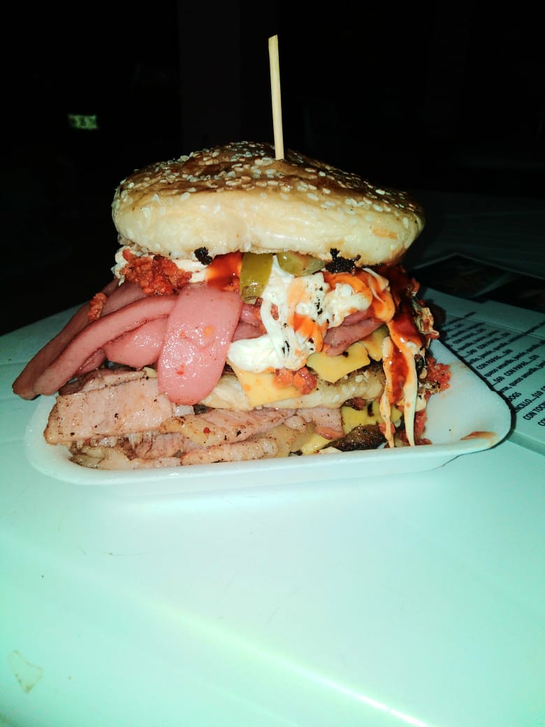 LILI'S BURGUER image 3