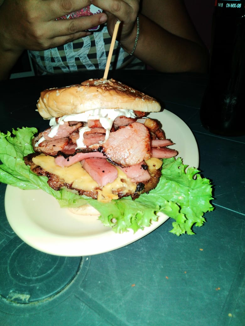 LILI'S BURGUER image 5