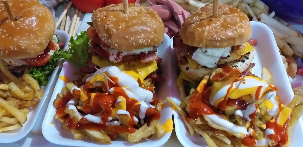 LILI'S BURGUER image 10