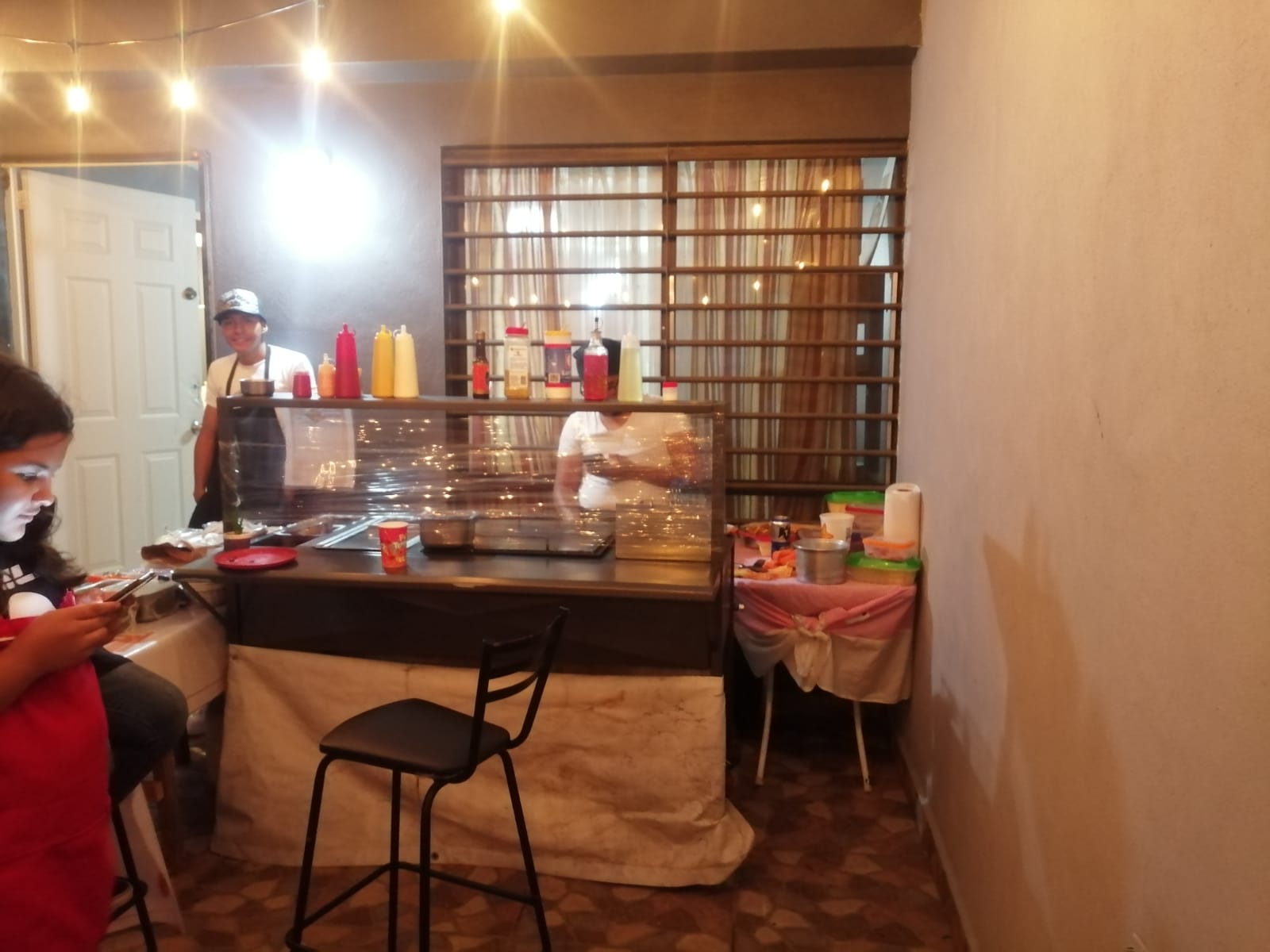 "Luchis" burgers and more image 1