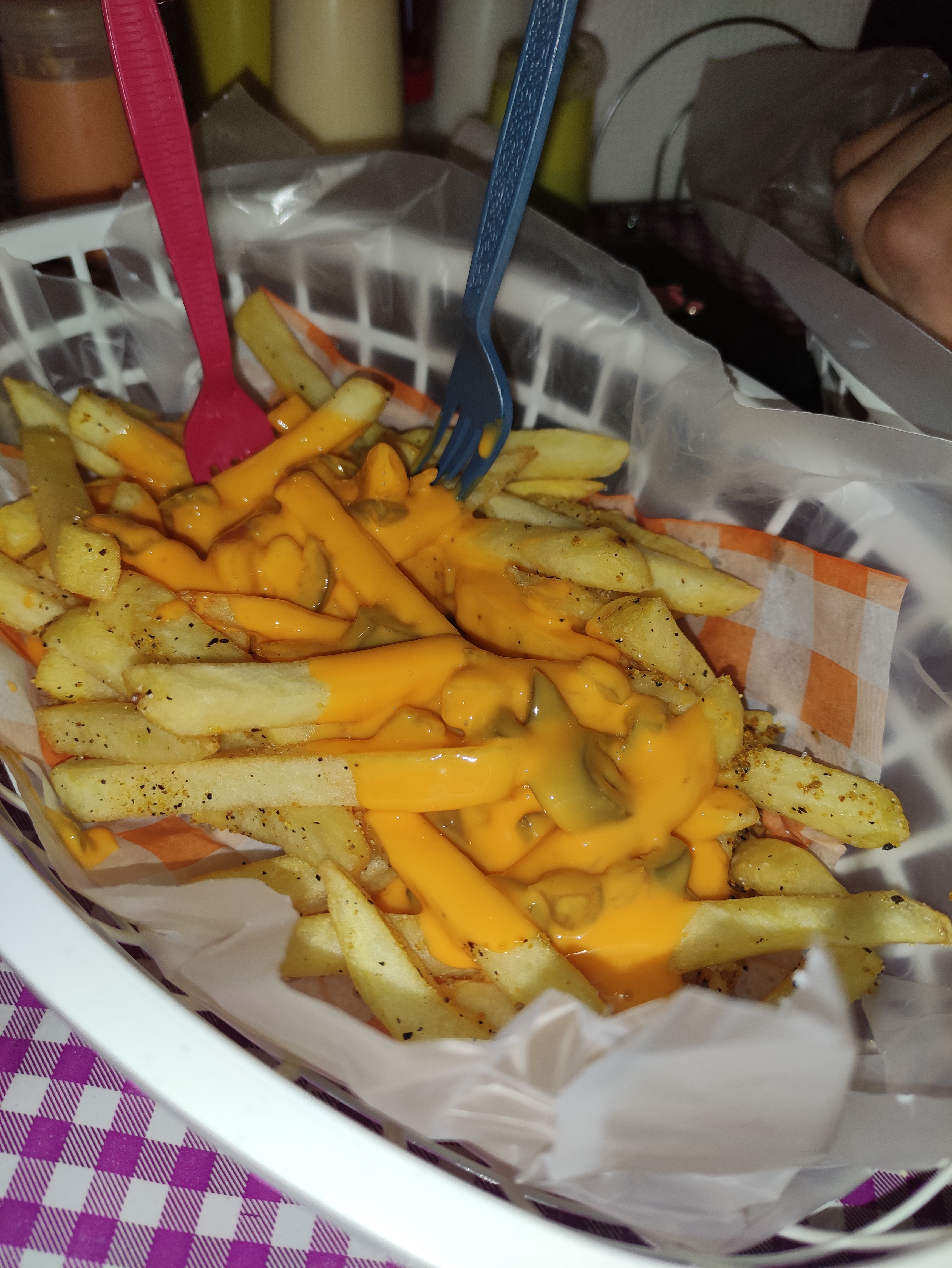 "Luchis" burgers and more image 6